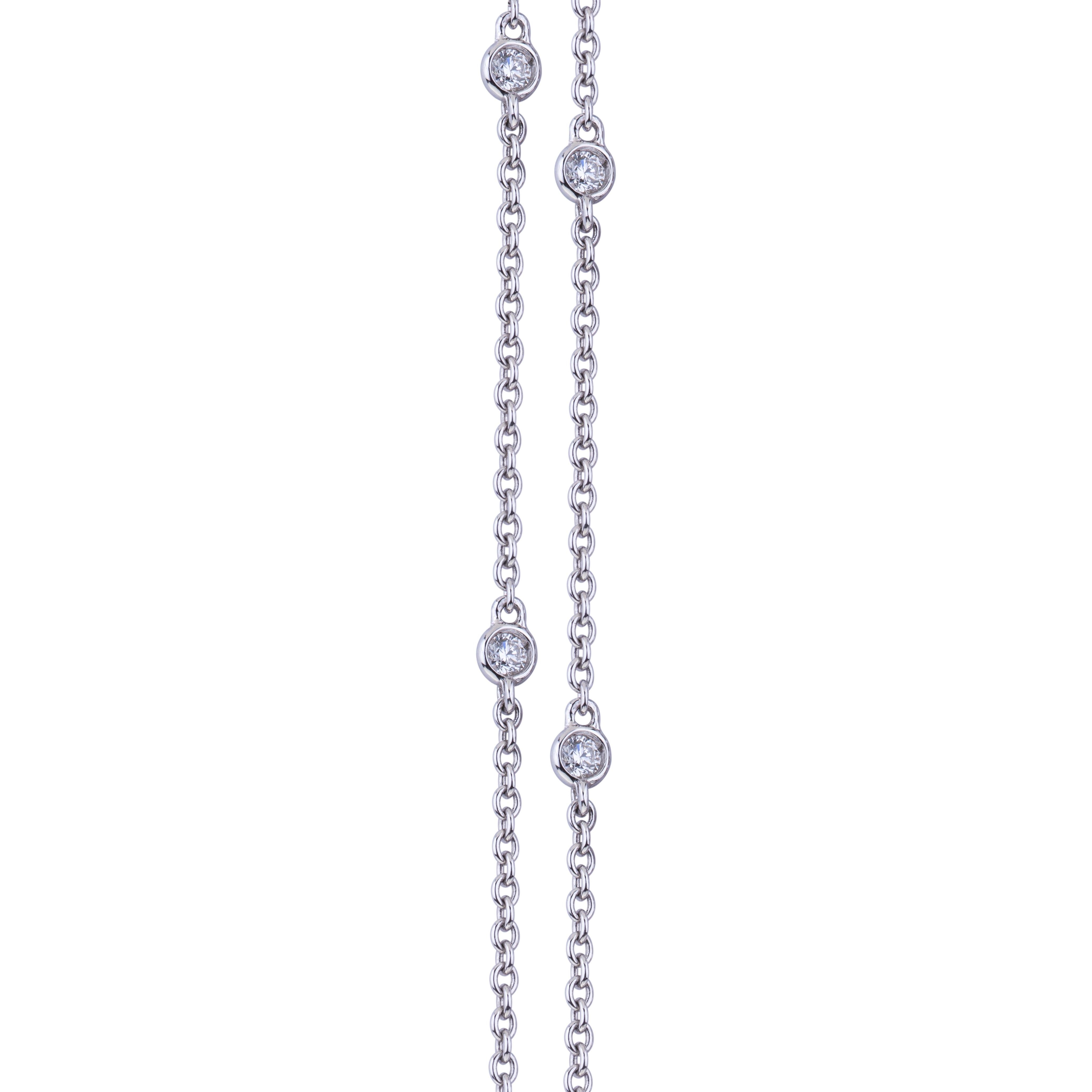 Contemporain Collier pendentif en émeraude certifiée avec diamants sur le dessus et chaîne en vente
