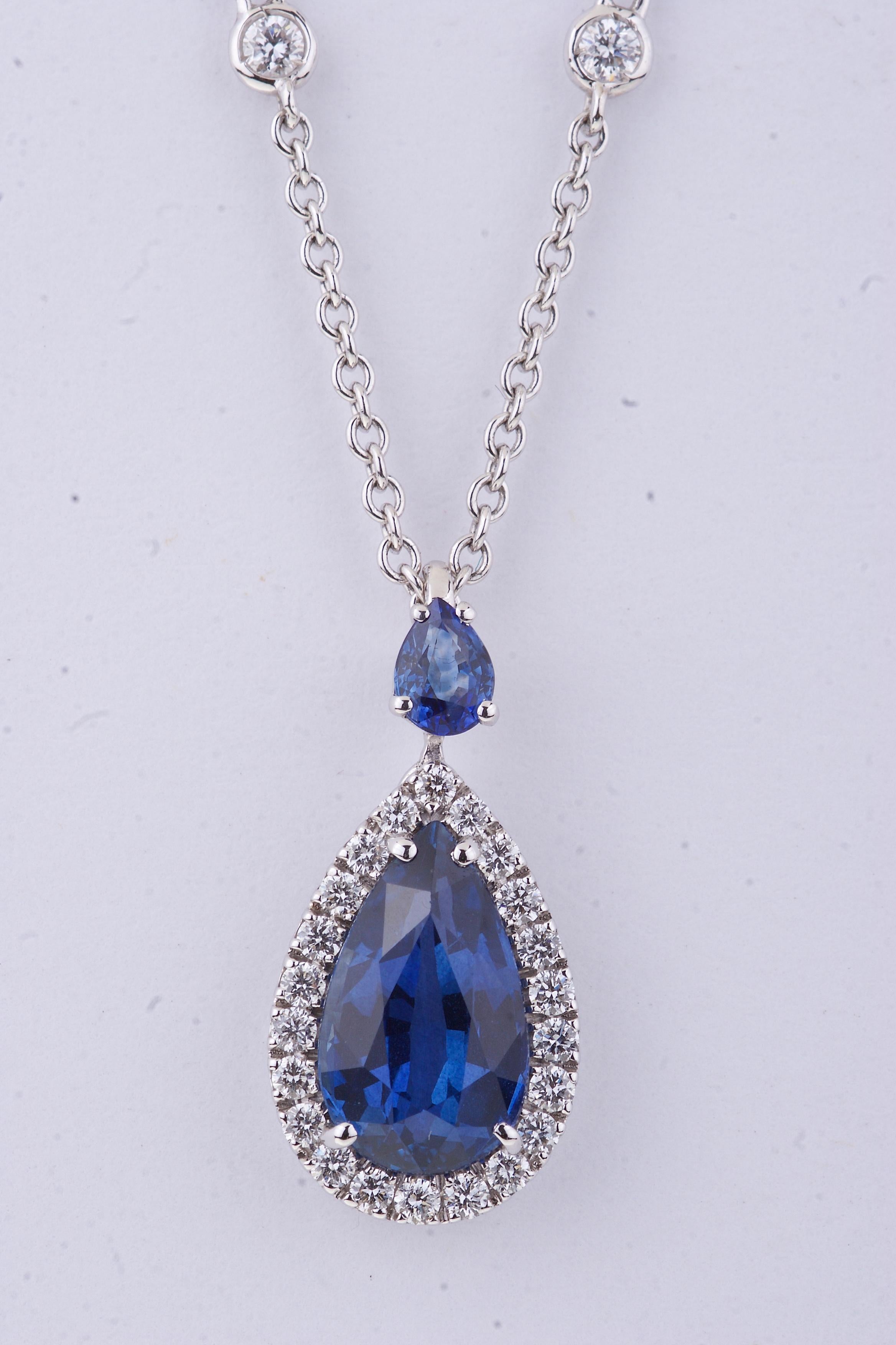 Pendant Drop Sapphire Necklace with Diamonds and Pear Cut Sapphire on Top In New Condition In Roma, IT