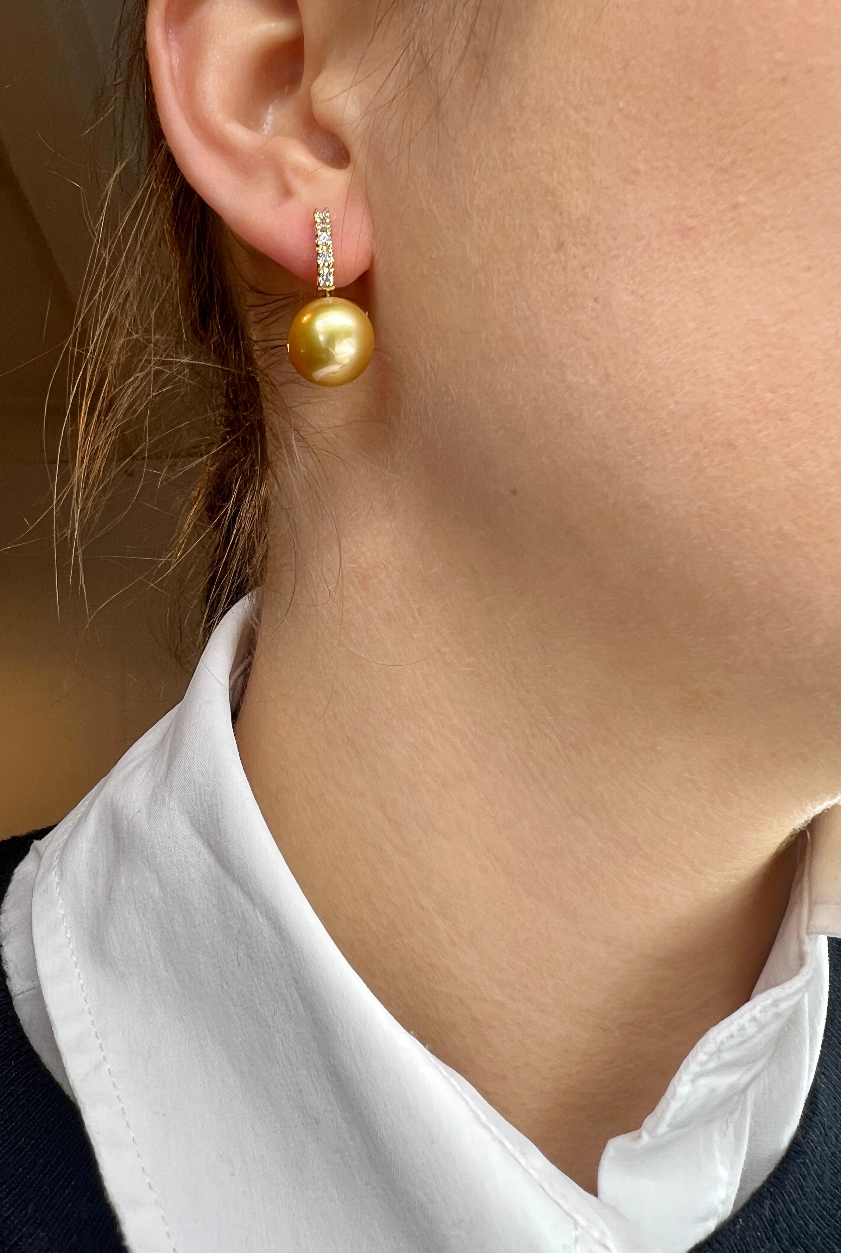 Pendants d'oreilles en or jaune perles dorées et diamants  en vente 4