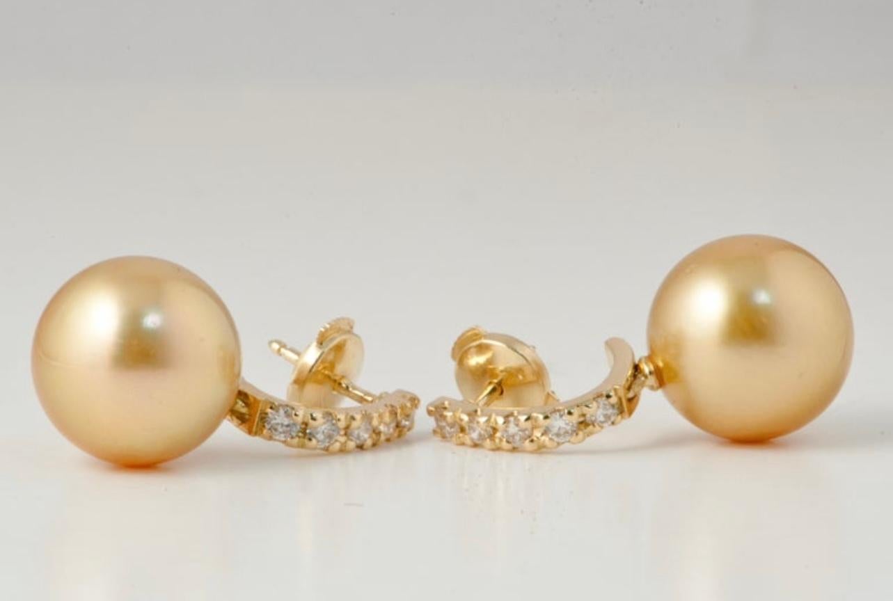 Pendants d'oreilles en or jaune perles dorées et diamants  en vente 5