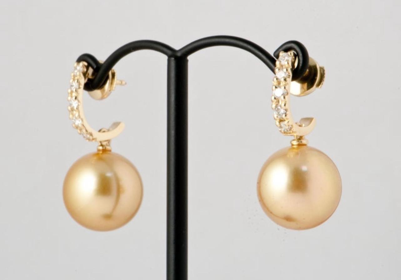 Pendants d'oreilles en or jaune perles dorées et diamants  en vente 7