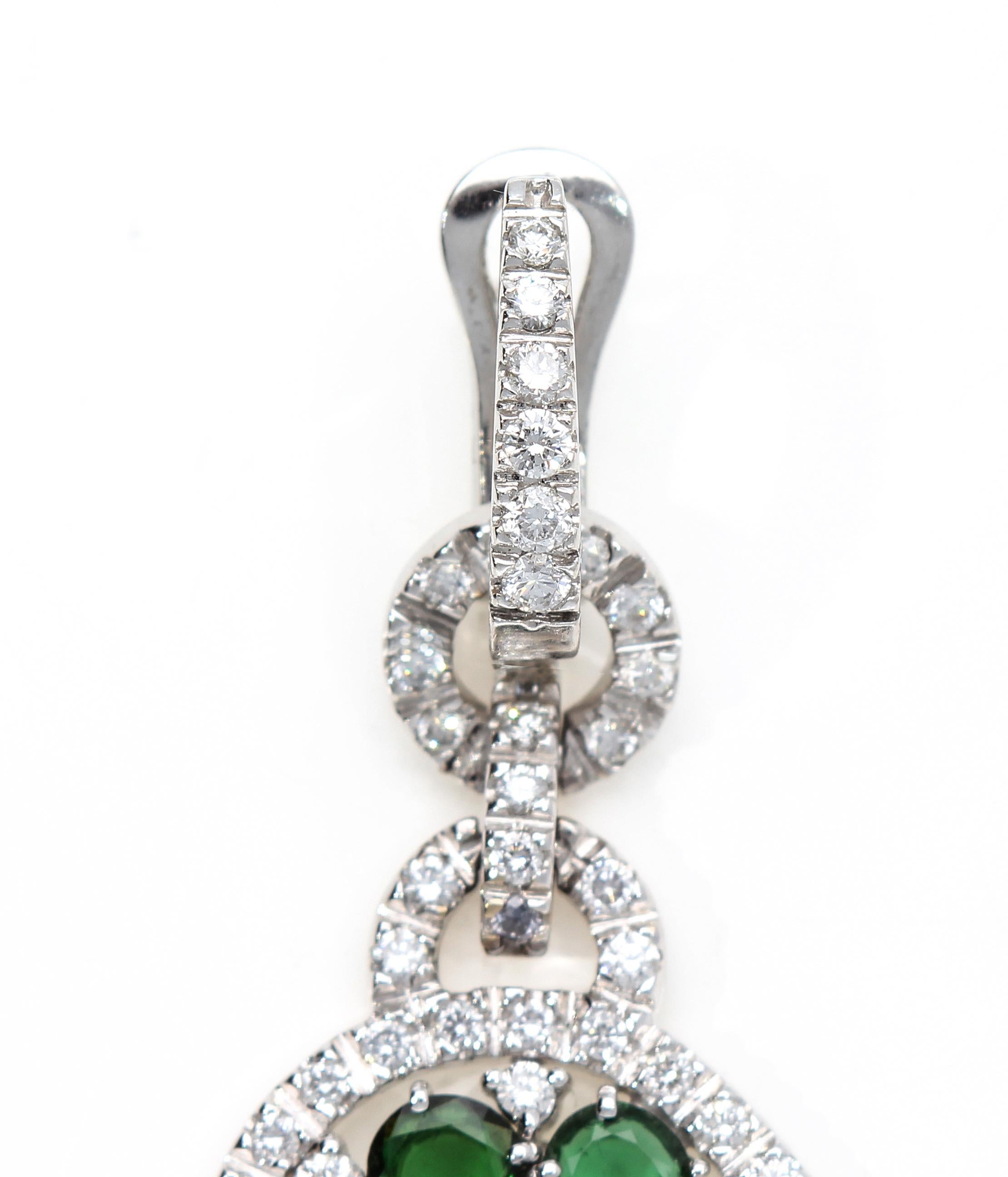 Boucles d'oreilles pendantes avec diamants et tourmalines vertes, en or blanc 18 carats en vente 1