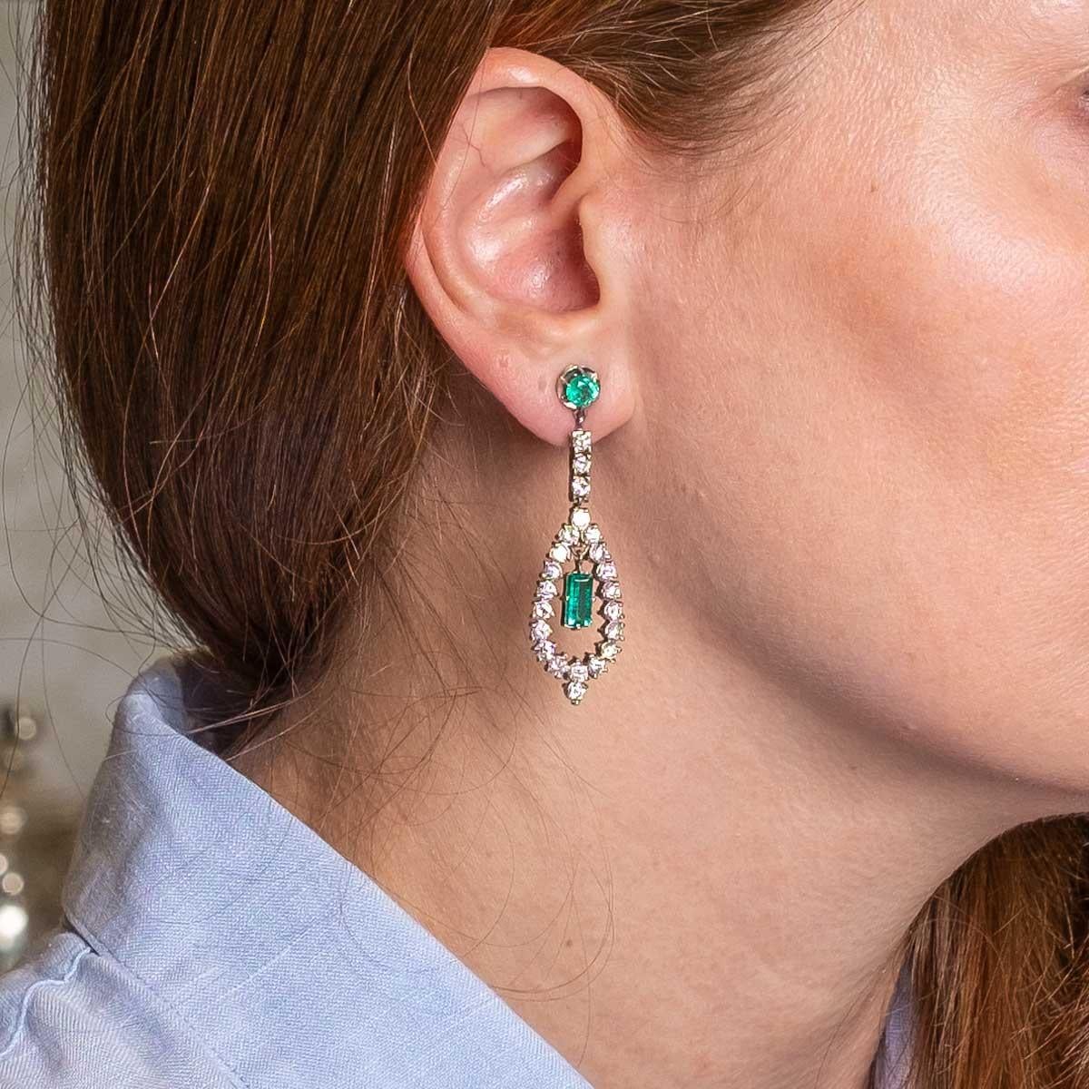 Women's Pendant earrings with emeralds and diamonds For Sale