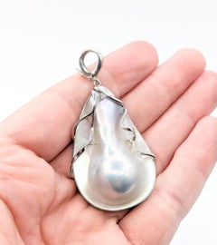Pendant Enhancer with Mother-of-Pearl & Diamond in 18k White Gold