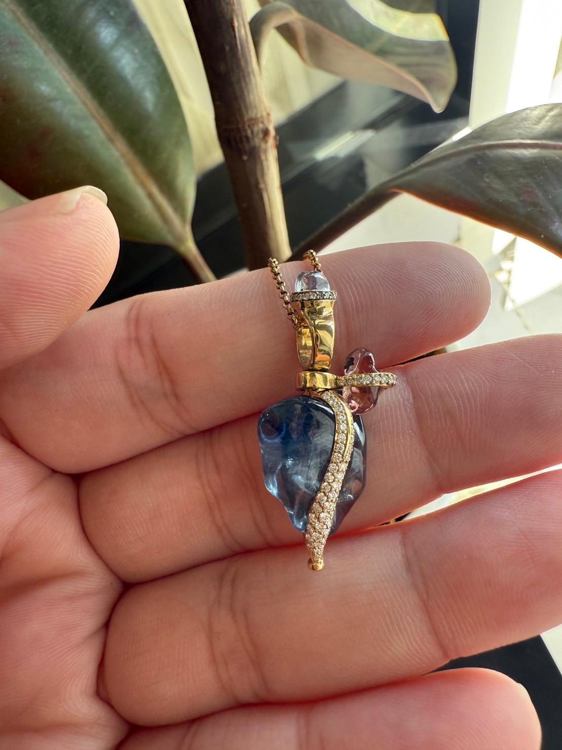 Or jaune 18 carats, diamant blanc, plusieurs saphirs et saphirs bleus en vente 7