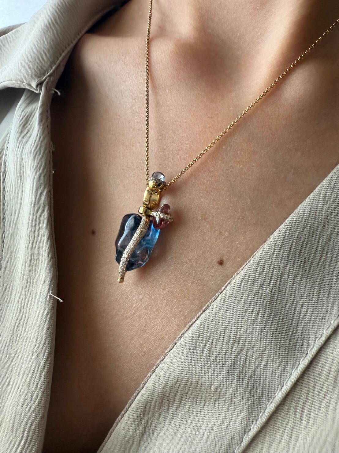 Or jaune 18 carats, diamant blanc, plusieurs saphirs et saphirs bleus en vente 10