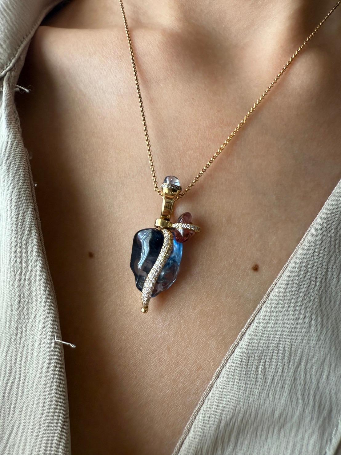 Or jaune 18 carats, diamant blanc, plusieurs saphirs et saphirs bleus en vente 11