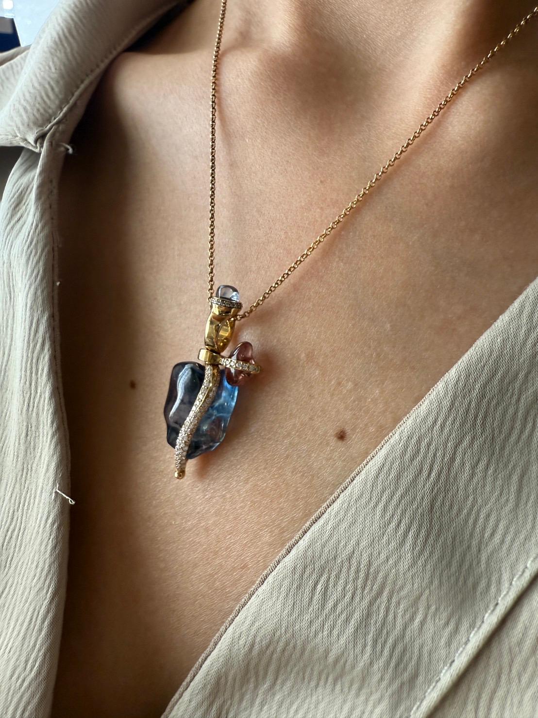 Or jaune 18 carats, diamant blanc, plusieurs saphirs et saphirs bleus en vente 13