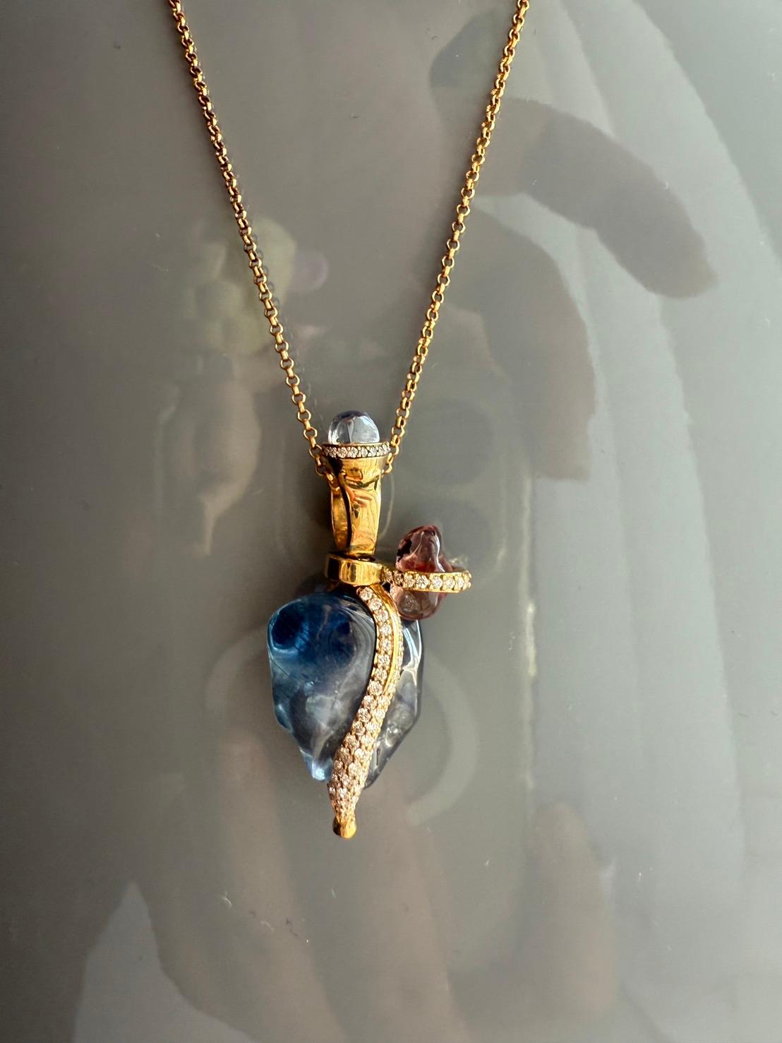 Or jaune 18 carats, diamant blanc, plusieurs saphirs et saphirs bleus en vente 3