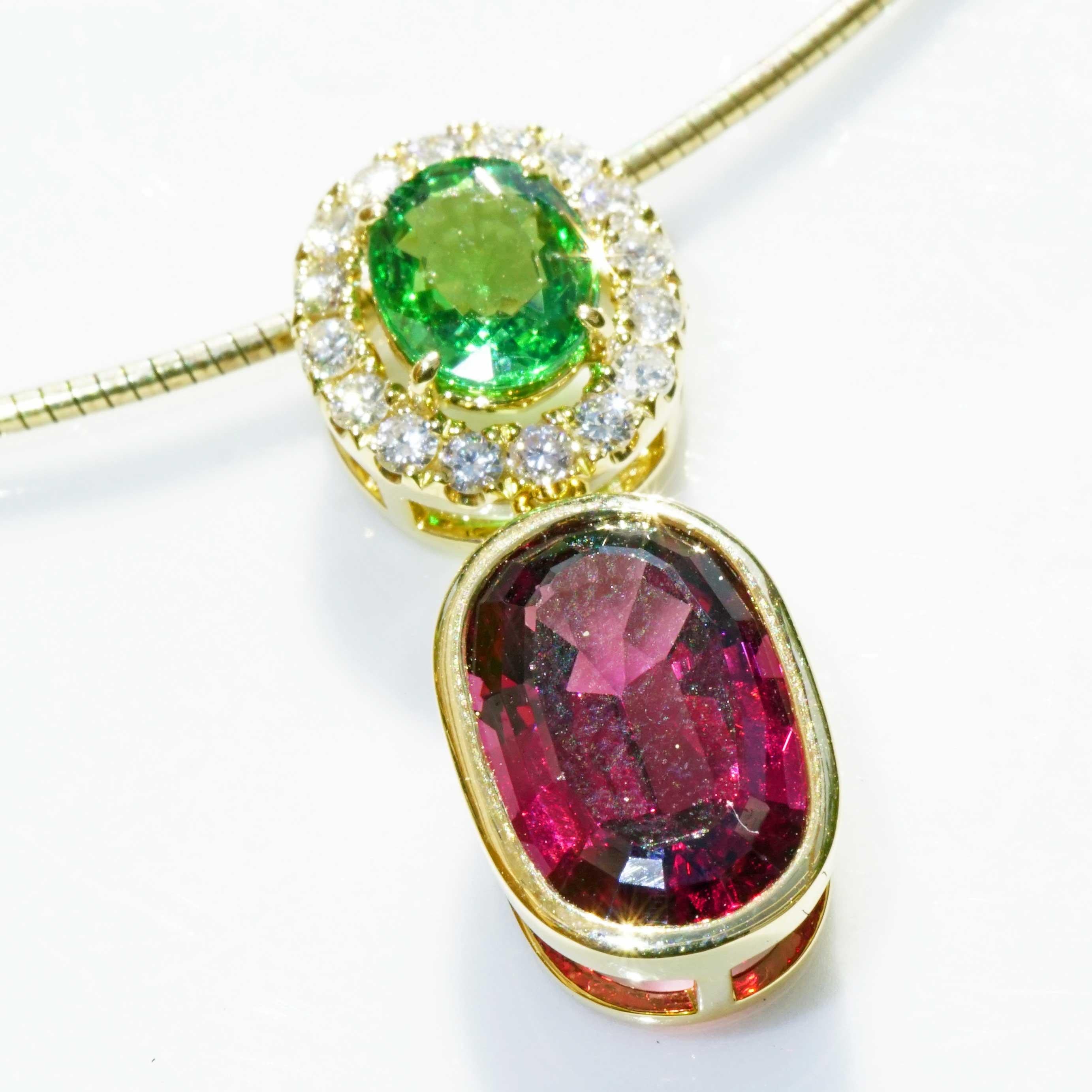 Taglio ovale Ciondolo Greene & Greene Diamonds rosso verde Combinazione così bella 5 ct 0,31 ct in vendita