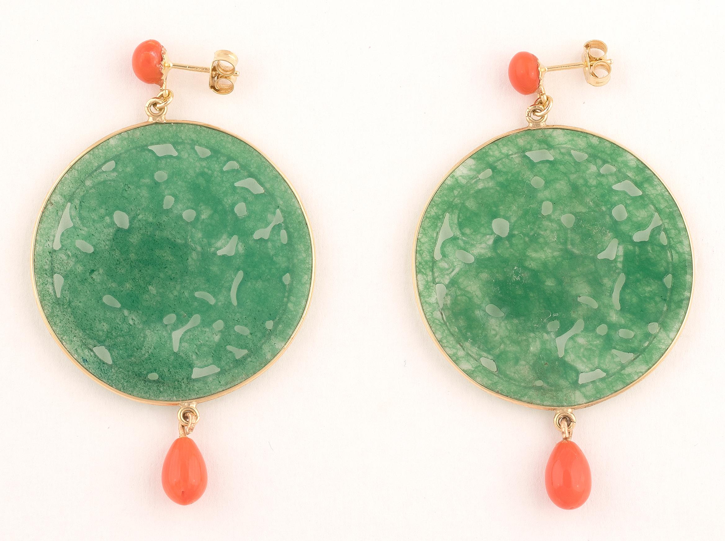 BERNARDO ANTICHITÀ PONTE VECCHIO FLORENCE
Long earrings in 18kt yellow gold with coral and jade
Lenght: 5,5cm
Weight : 9.9gr.