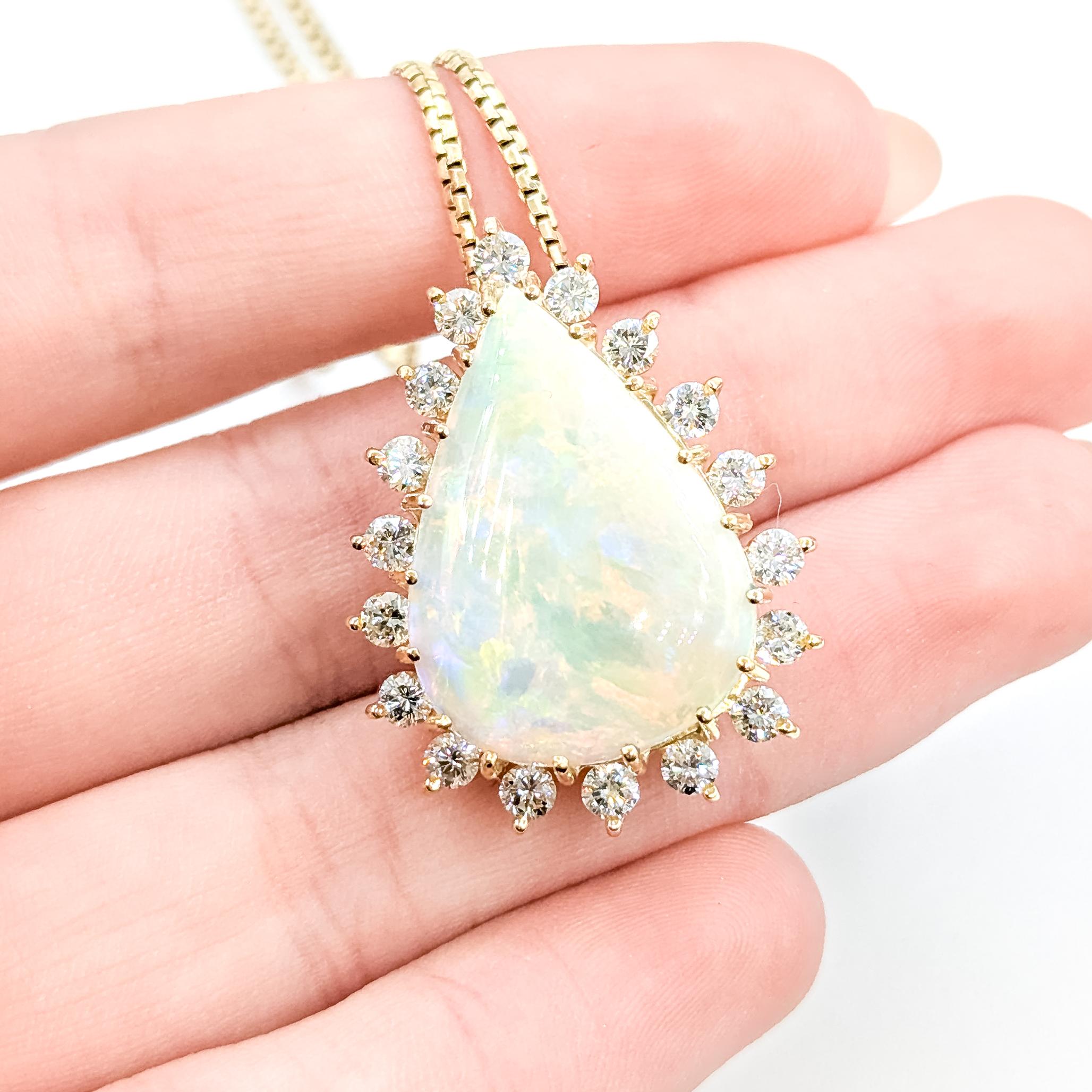 Taille poire Collier pendentif Halo en or jaune 14k avec opale australienne et diamant en vente