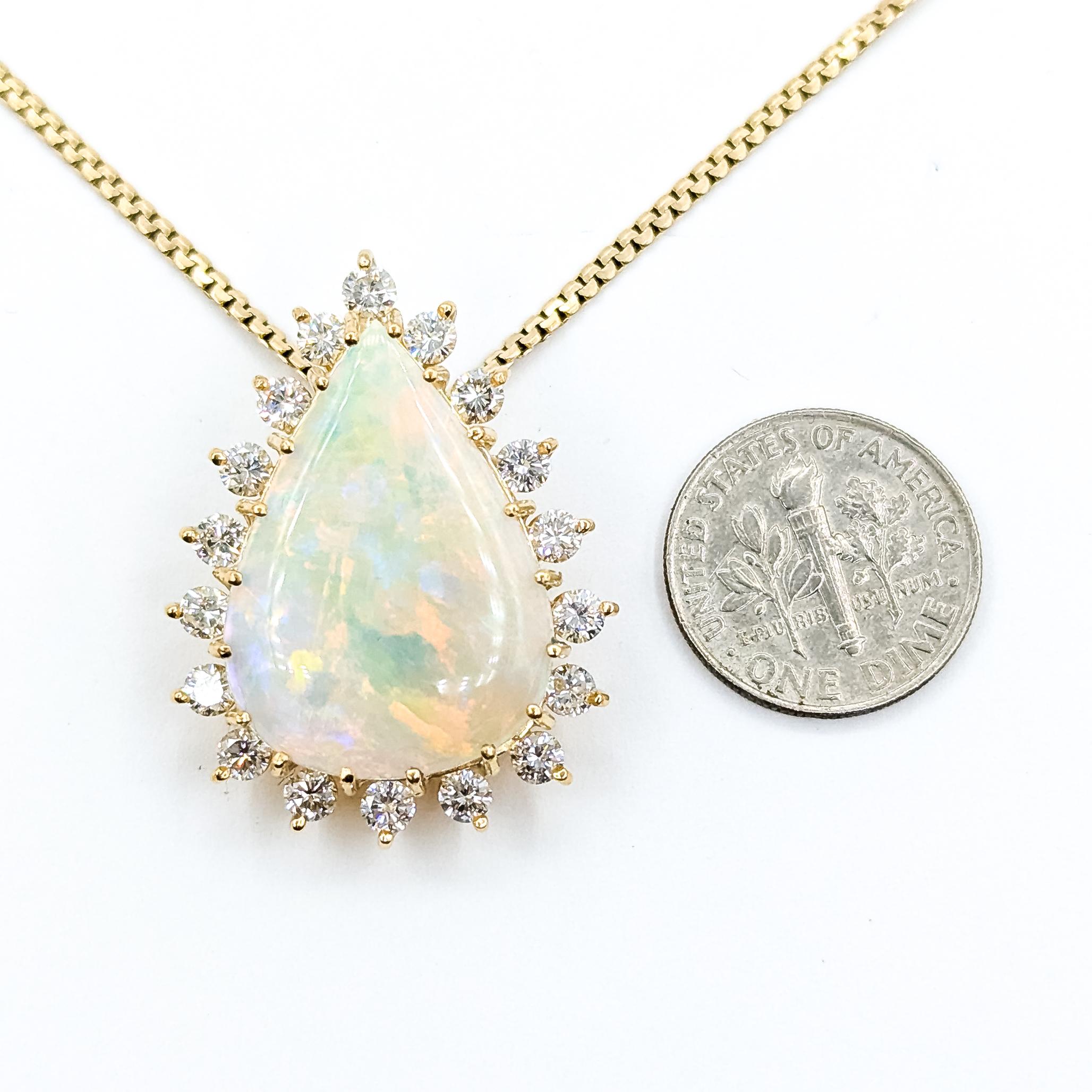 Collier pendentif Halo en or jaune 14k avec opale australienne et diamant en vente 1