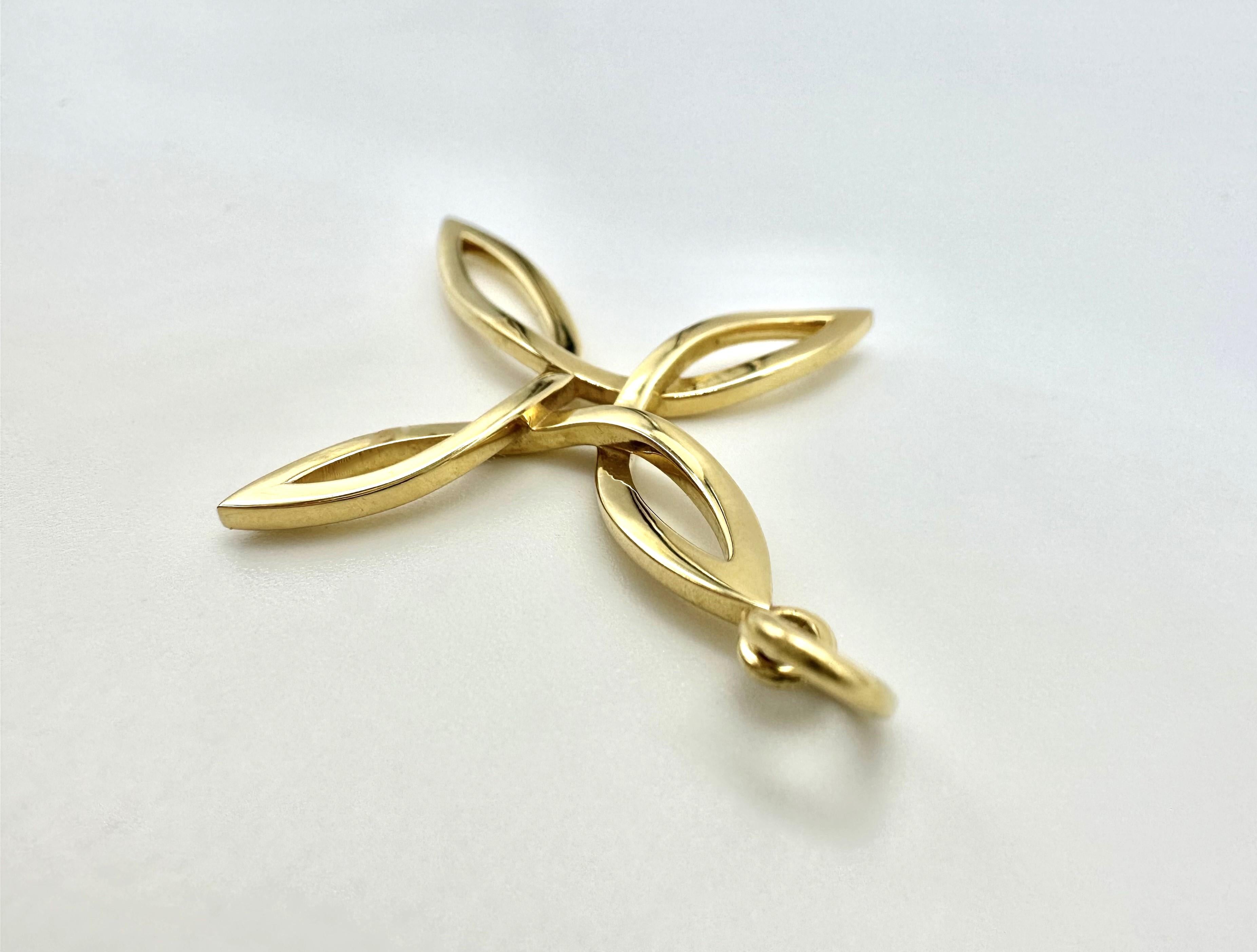 Women's or Men's Pendant in 18K yellow gold For Sale