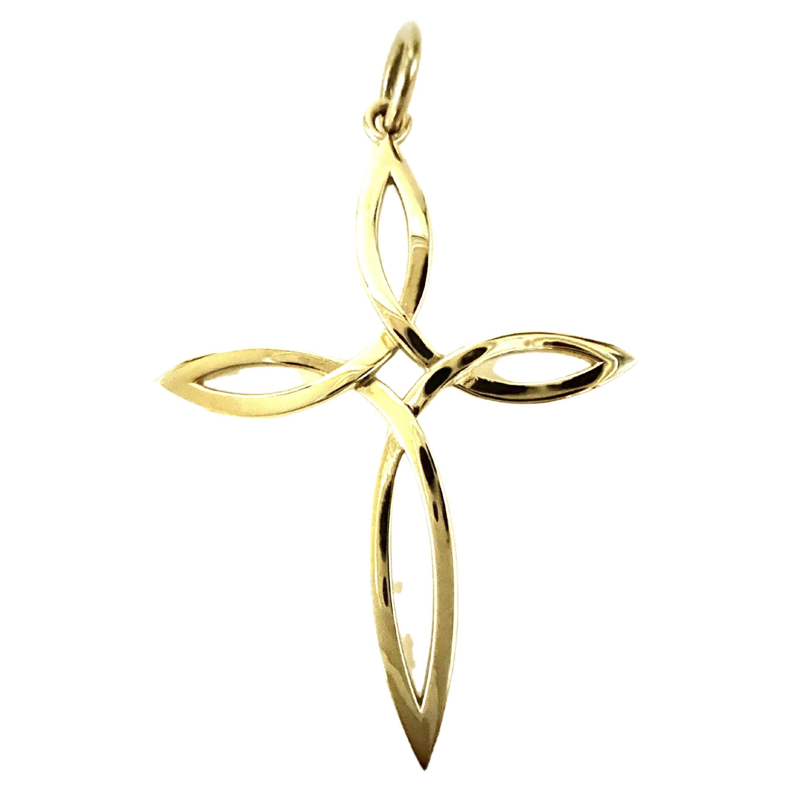 Pendant in 18K yellow gold For Sale