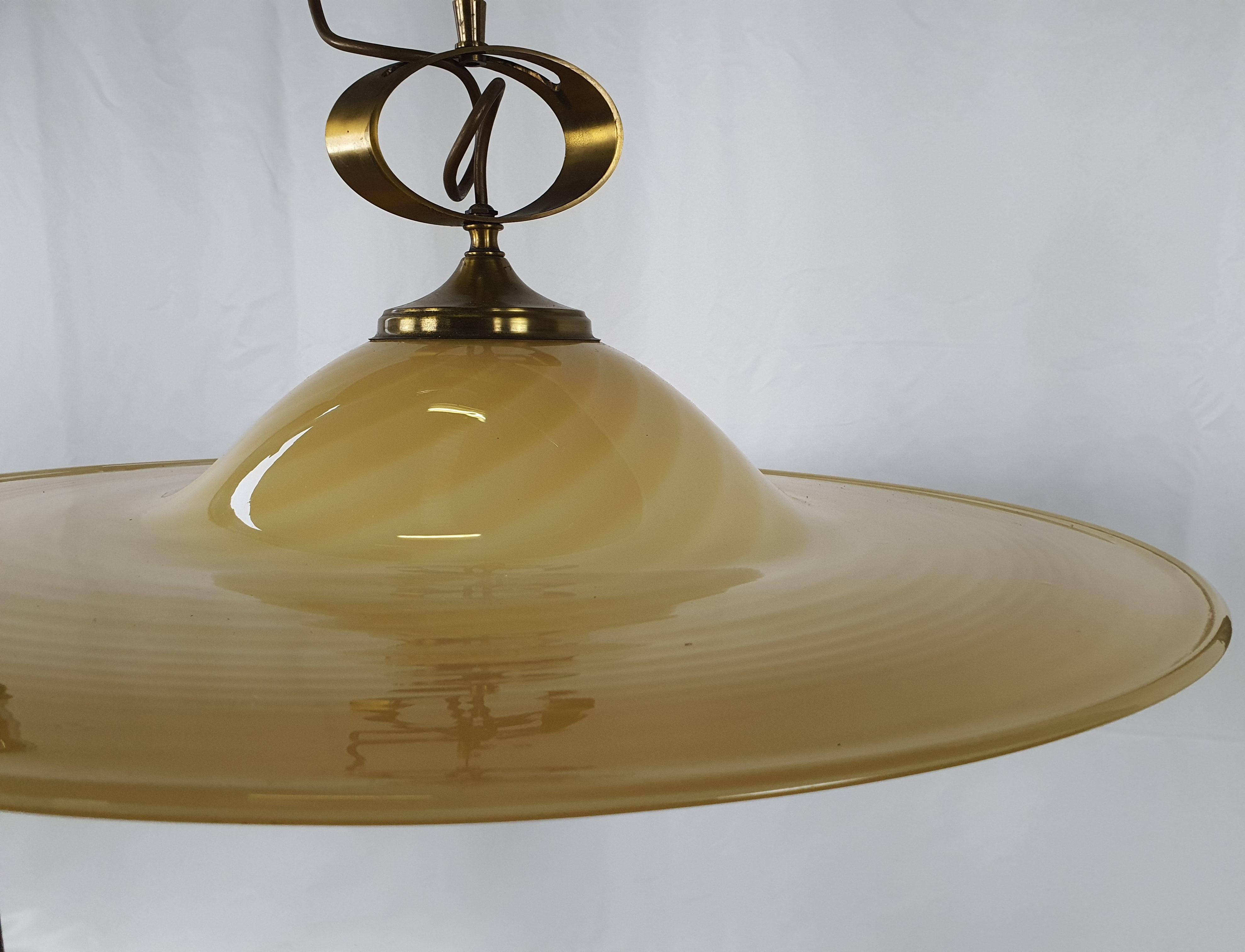 Murano glass chandelier with a modern and elegant design, equipped with a double support in brass and plastic.

The cable of this item is original and the replacement of electrical parts and/or the electrical system is recommended.
 