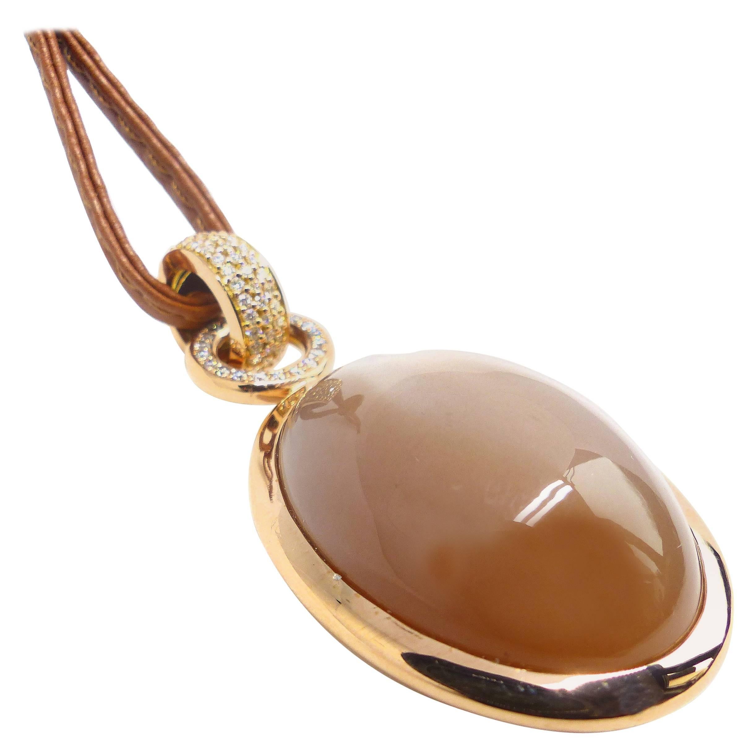 Pendant in Red Gold with 1 Moonstone Cabouchon and Diamonds and 1 Leather Band
