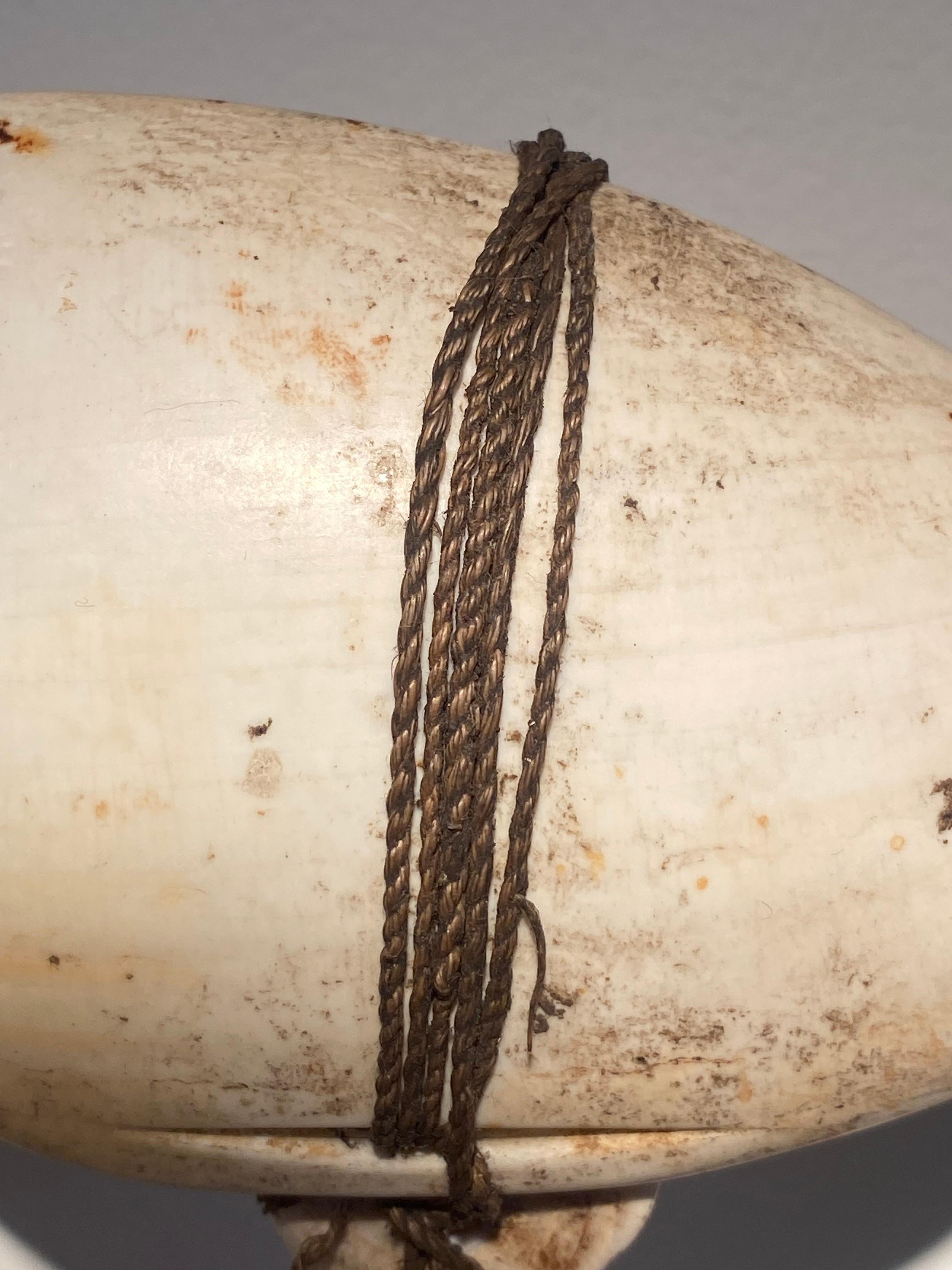 Patiné Pendentif en coquillage de Papouasie-Nouvelle-Guinée en vente