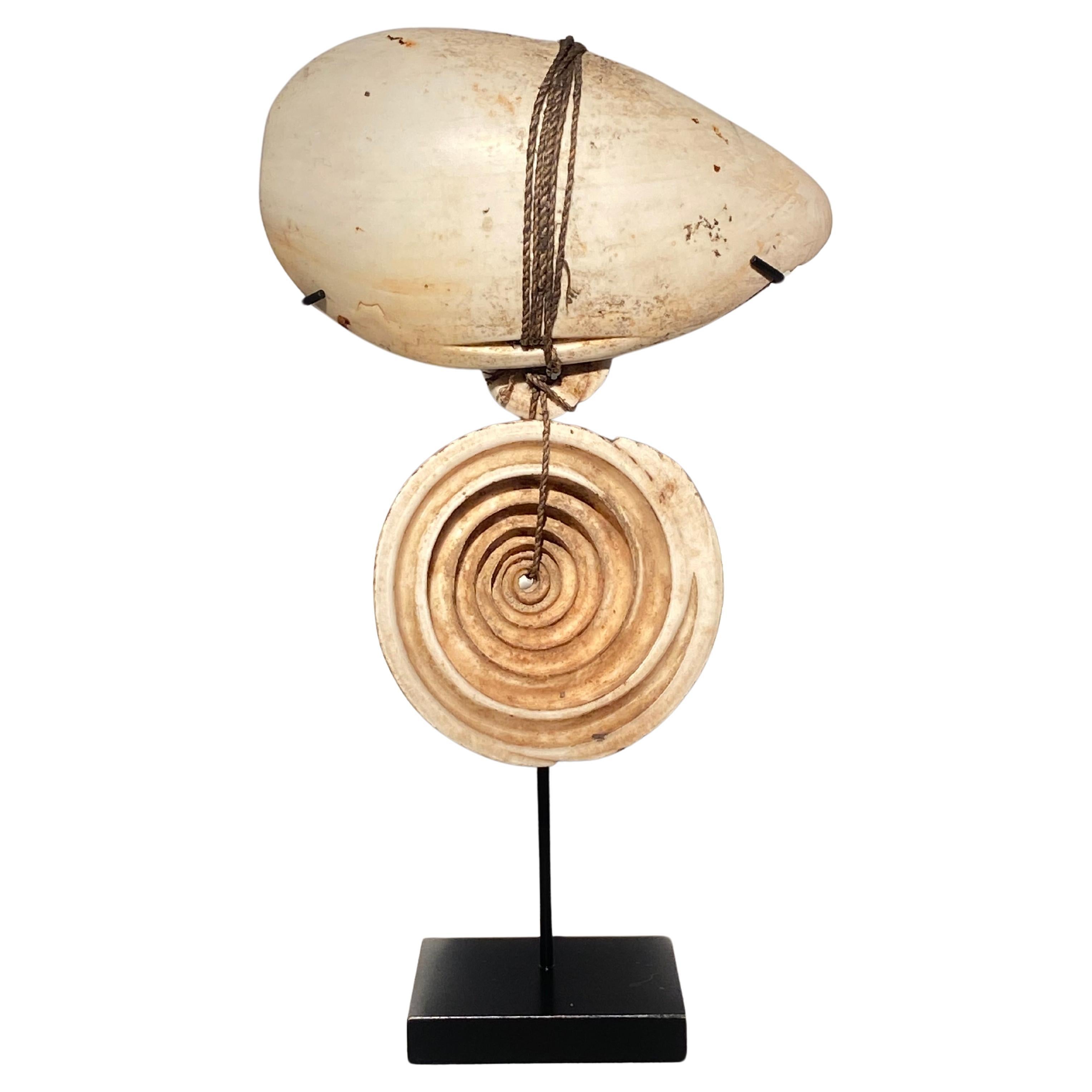 Pendant in Shell from Papua-New-Guinea