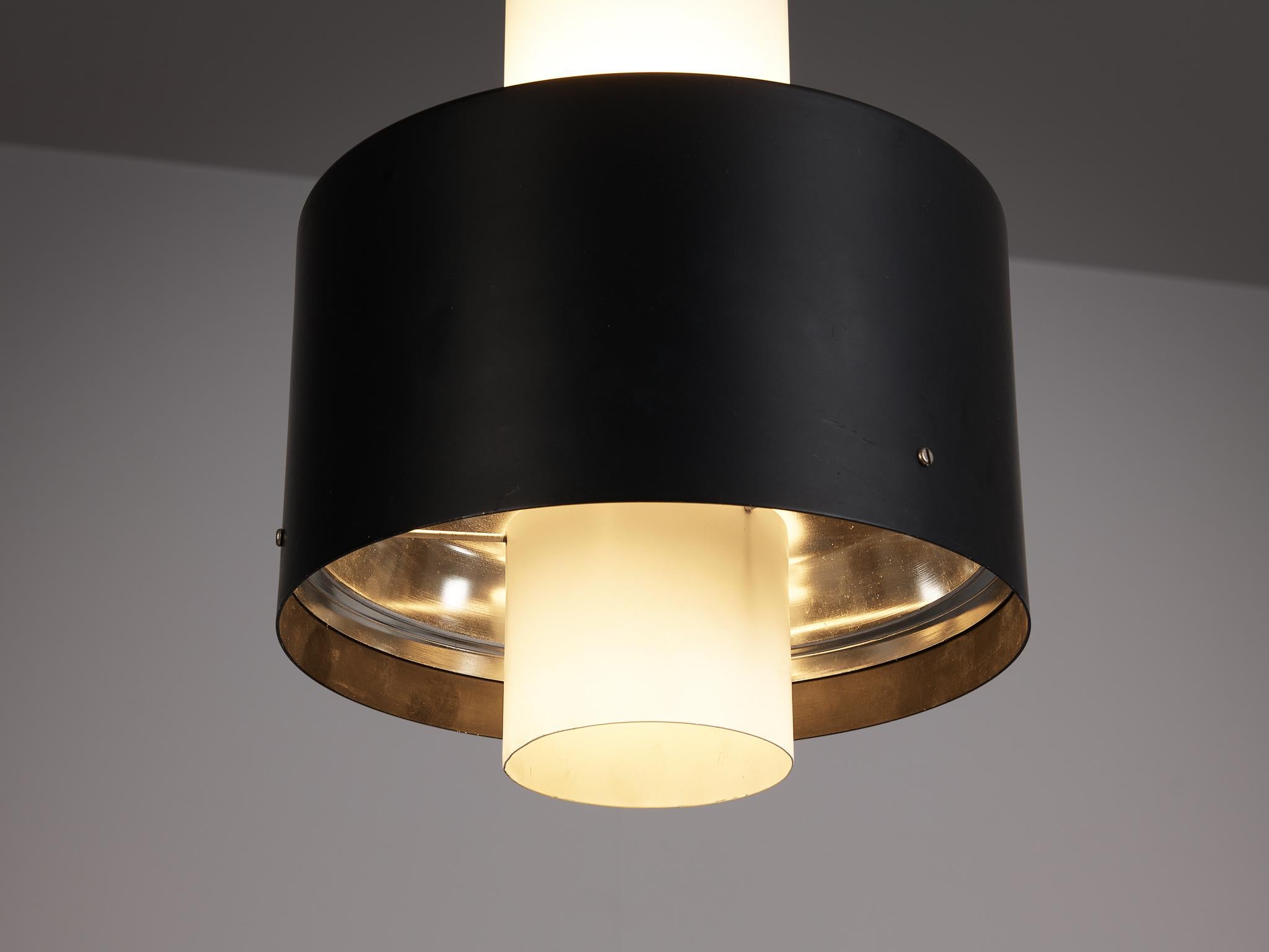 Pendant in White and Black Lacquered Metal In Good Condition For Sale In Waalwijk, NL