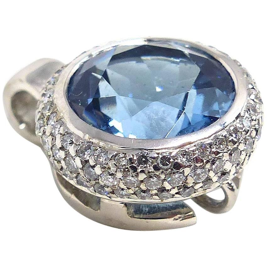 Anhänger aus Weißgold mit 1 Aquamarin und Diamanten. im Angebot