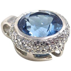 Anhänger aus Weißgold mit 1 Aquamarin und Diamanten.