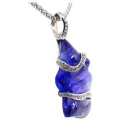 Colgante de Oro Blanco con 1 Tansanita Forma Libre y Diamantes.