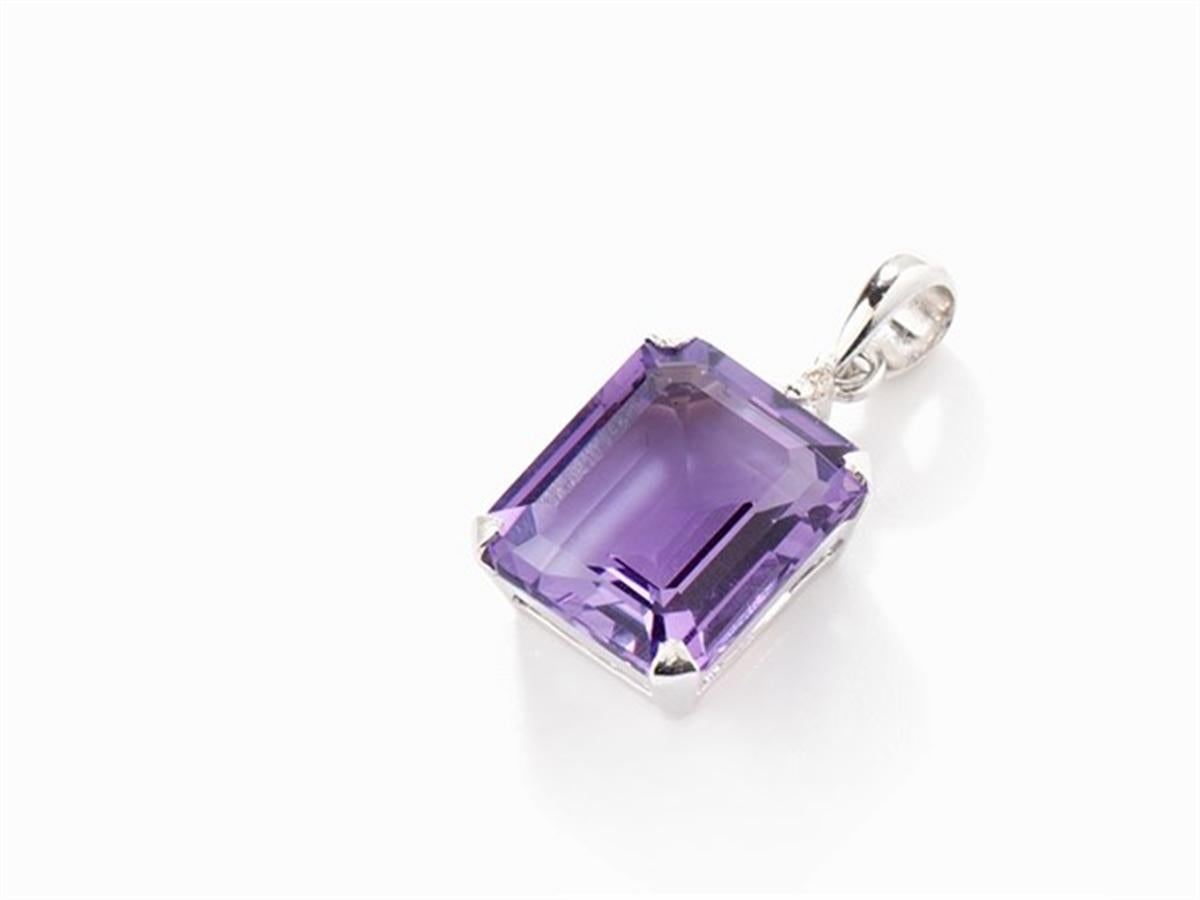 Pendant in White Gold with Amethyst and Diamonds 1