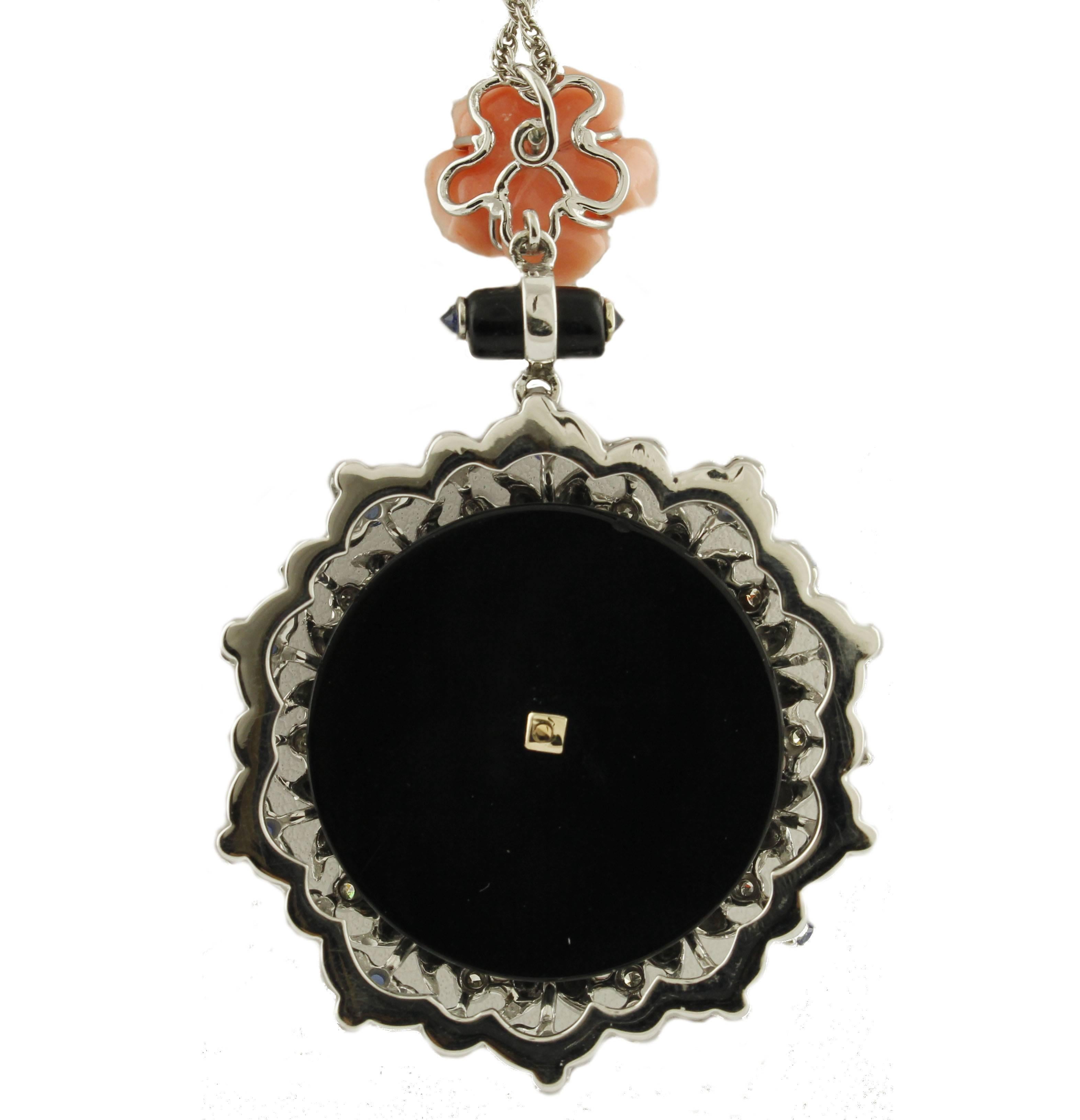 White Gold Sapphires Diamonds Onyx Coral Flower Pendant In Good Condition In Marcianise, Marcianise (CE)