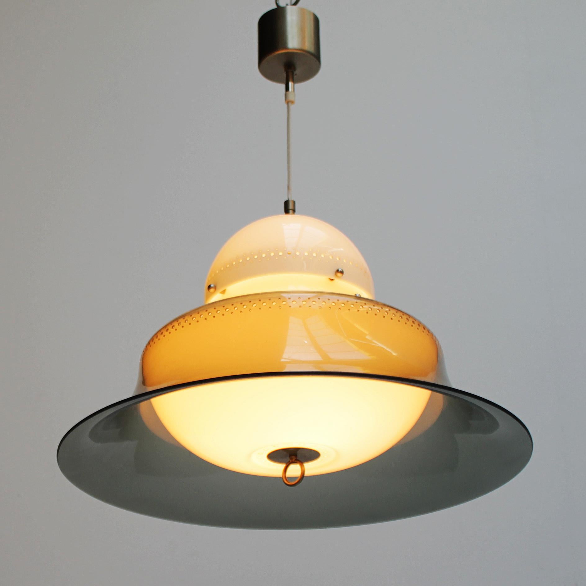 Pendant model KD14 by Sergio Asti for Kartell 1963, Italy. Plastic and nickel plated brass.
Measurements: from ceiling till drop 47.2 in. (120 cm), height light: 14.6 in. (37 cm), diameter: 20.7 inches (52,5 cm).
Three small bulbs Edison Screw