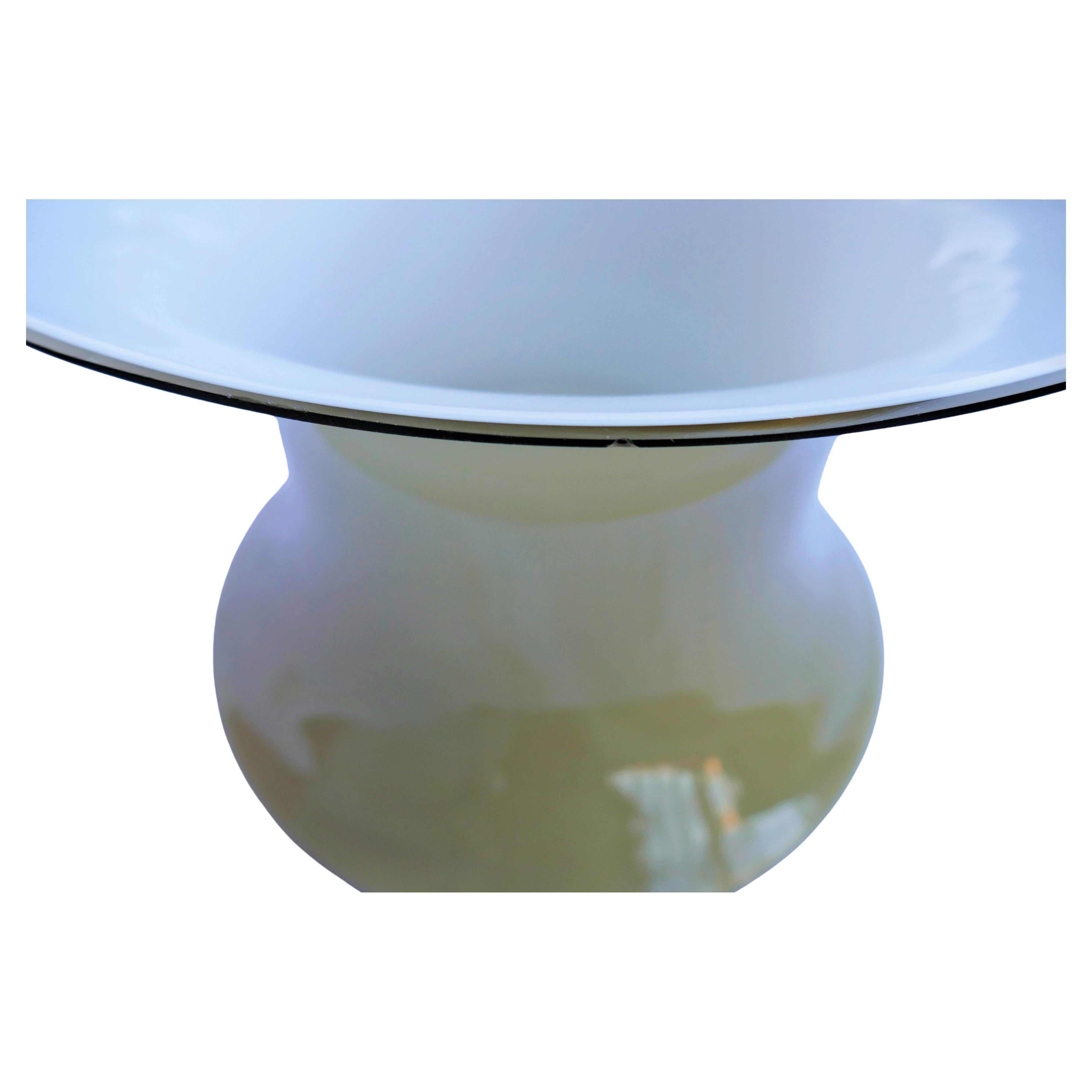 Pendant lamp attributed to Lumenform, Venini or Vistosi.
Small little defect as in the photo.
Length of electric cable/steel 160 centimeters
Good condition.
Thank you