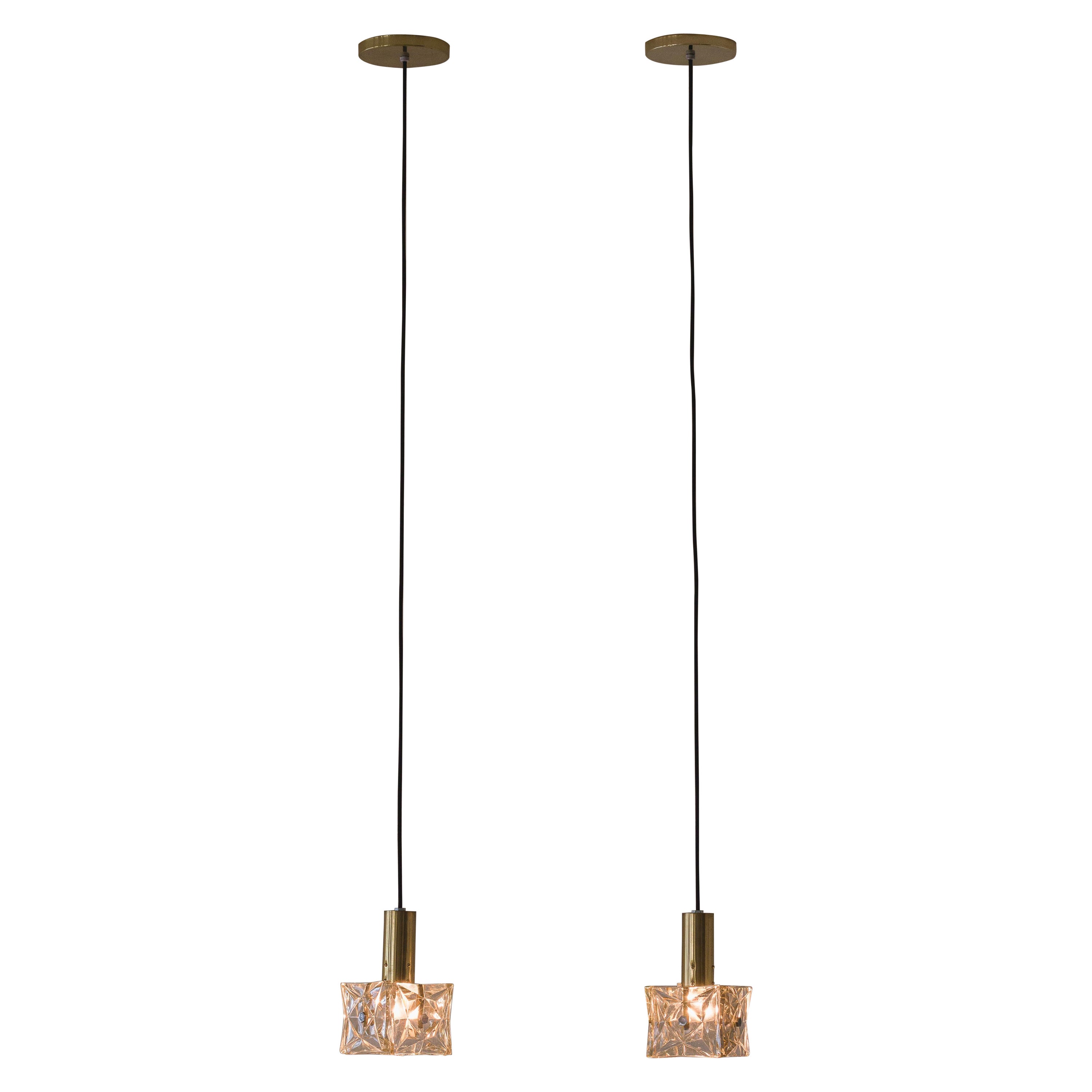 Lampada a sospensione, ottone e vetro prismatico, design brasiliano Lustres Pelotas, anni '50 in vendita
