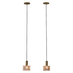 Lampada a sospensione, ottone e vetro prismatico, design brasiliano Lustres Pelotas, anni '50