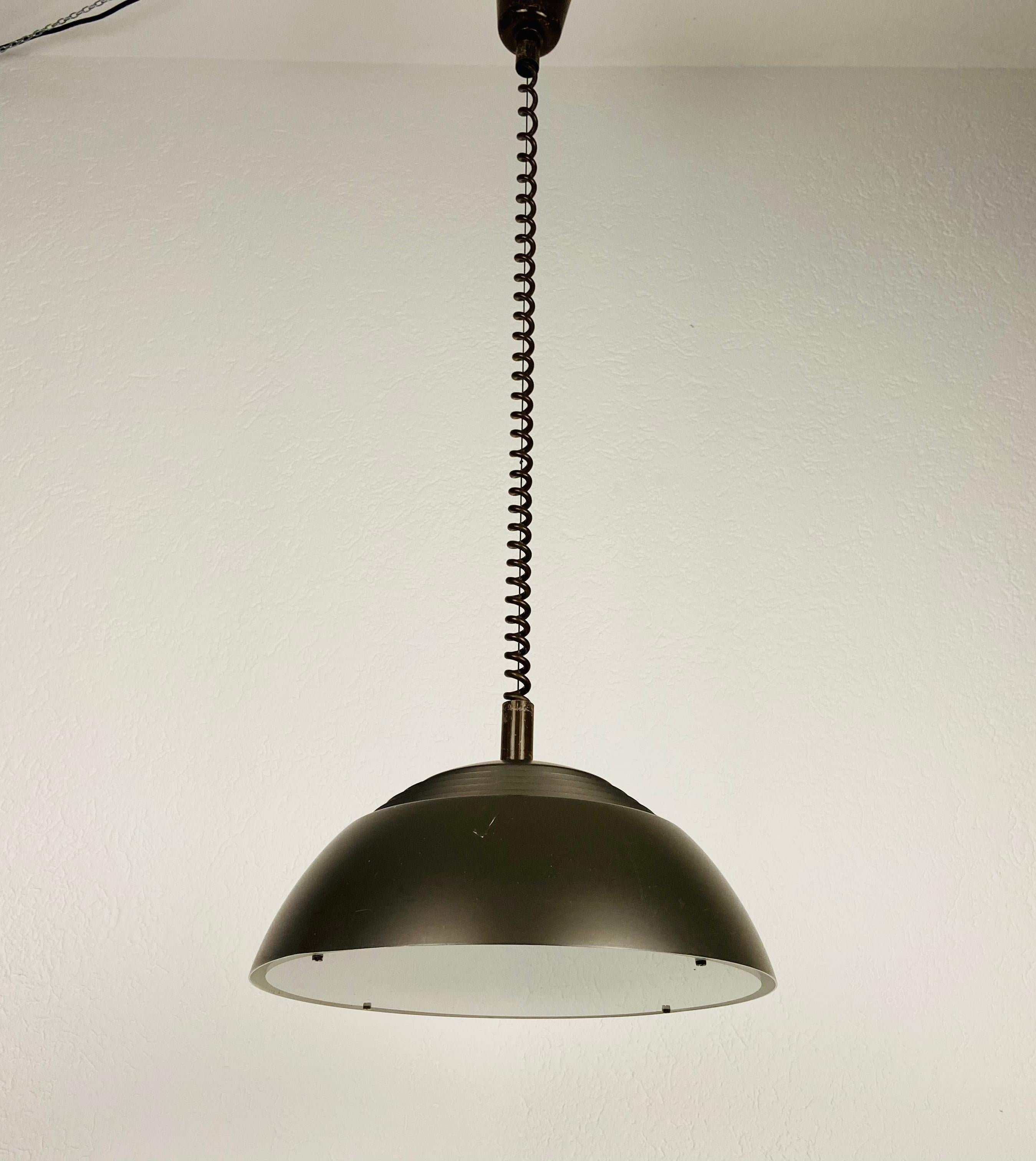 Milieu du XXe siècle Lampe suspendue d'Arne Jacobsen pour Louis Poulsen, années 1960, Danemark en vente
