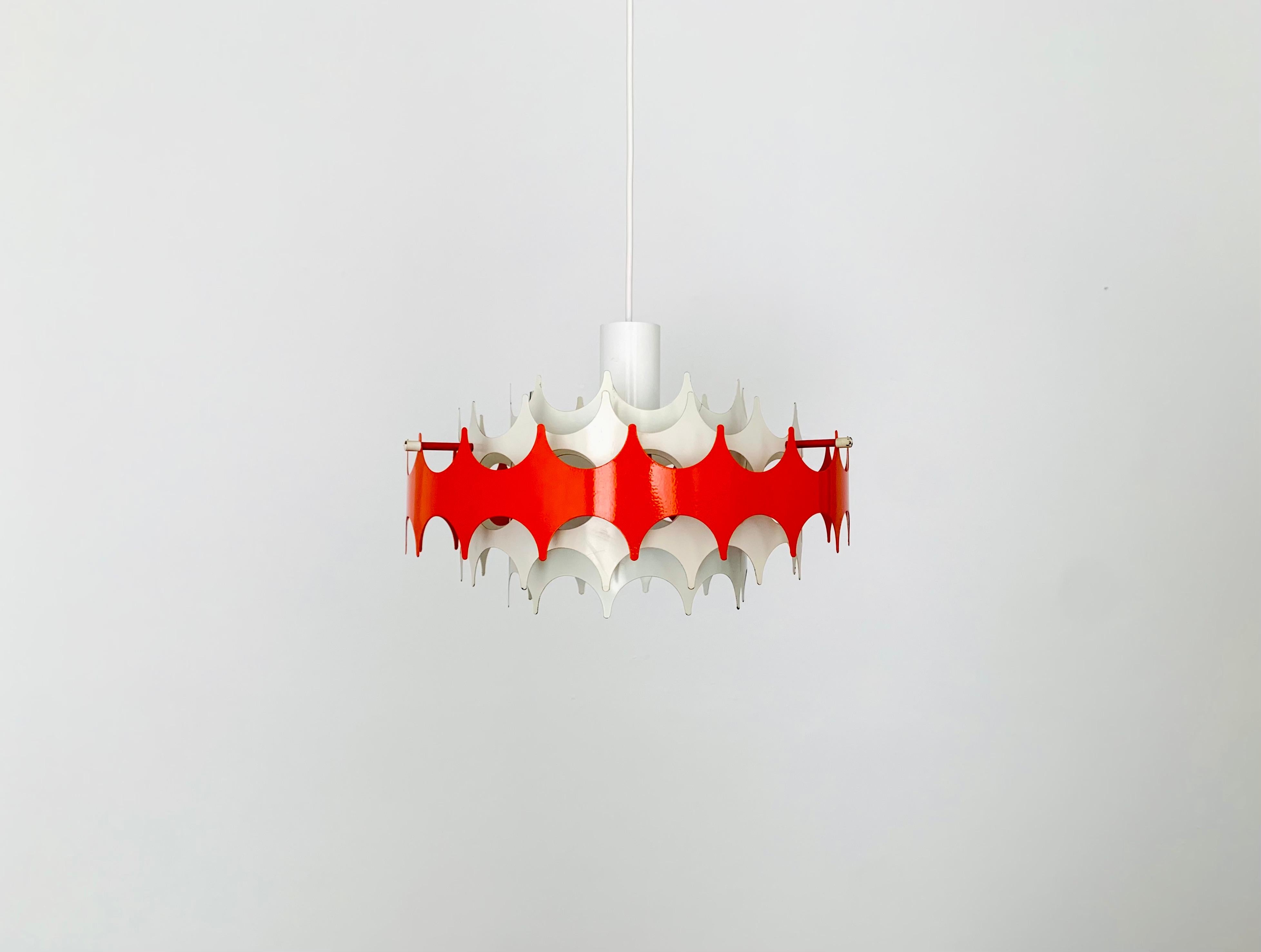 Beautiful pendant lamp from the 1960s.
Extraordinarily high-quality workmanship with a fantastic charisma.
The design creates a spectacular play of light in the room.

Manufacturer: Doria

Condition:

Very good vintage condition with slight signs of