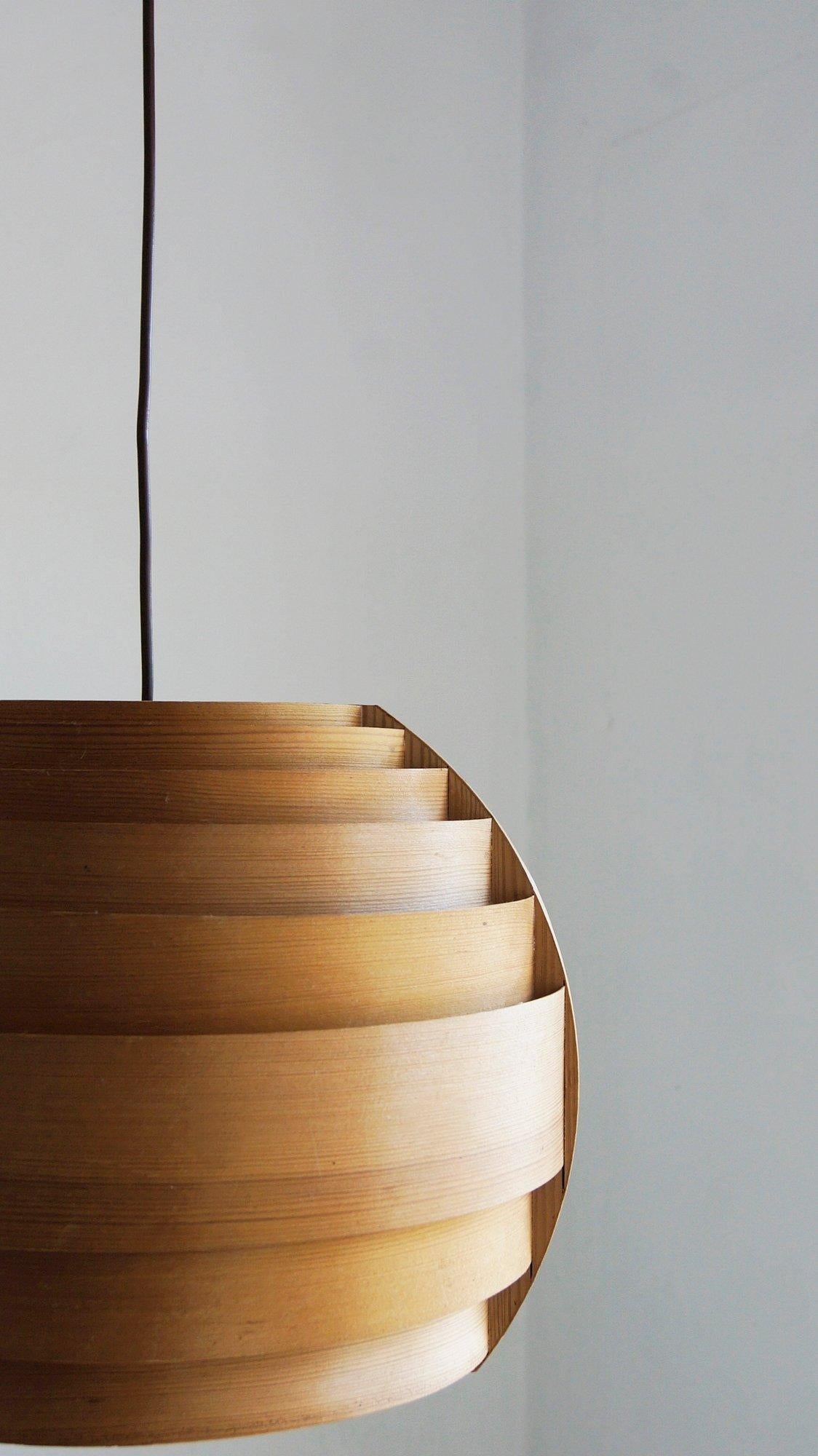Milieu du XXe siècle Lampe pendante par Hans-Agne Jakobsson, Suède en vente