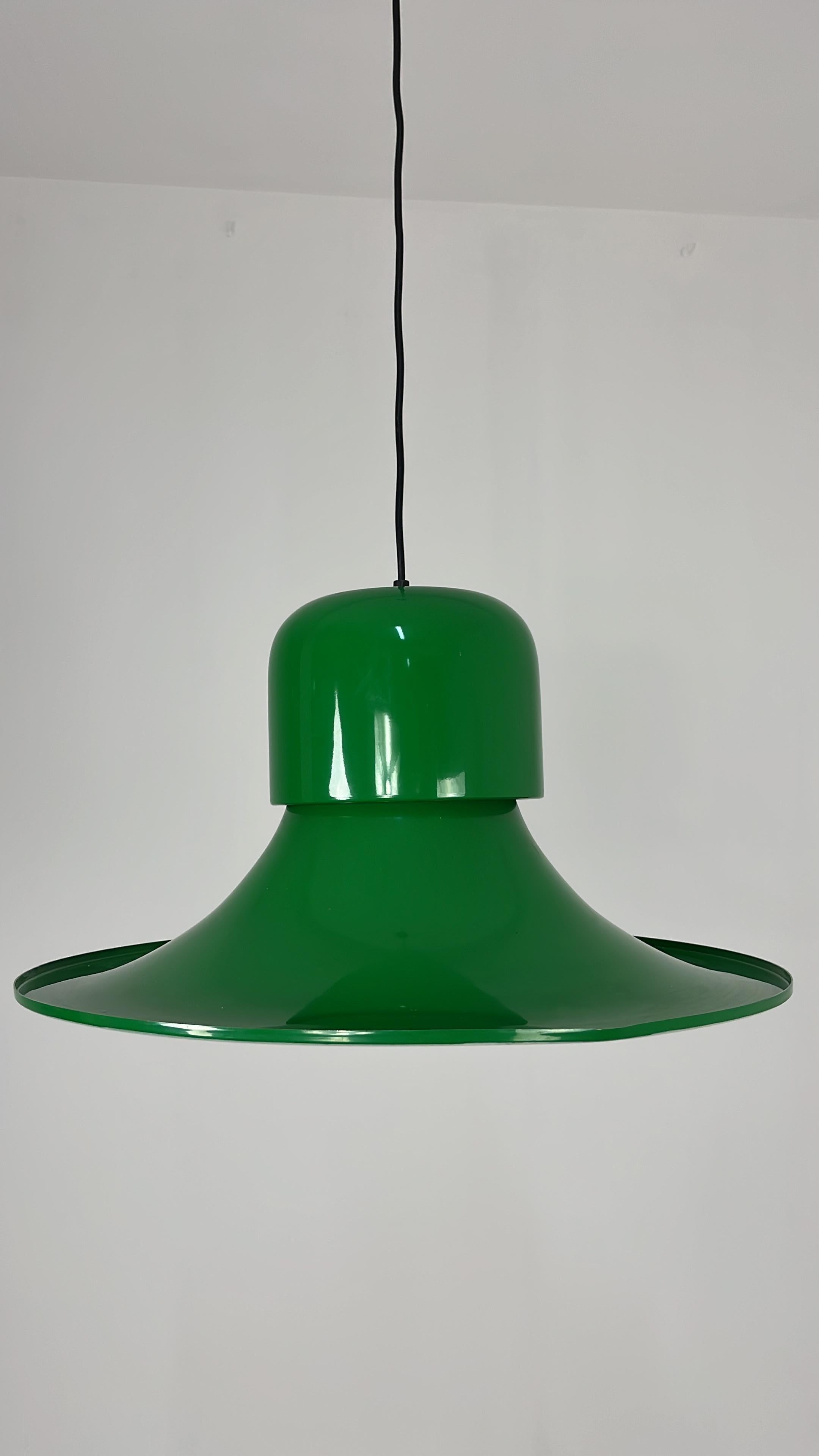 Pendant lamp by Joe Colombo for Stilnovo 1960s
Painted metal structure, large diameter 64 cm.
Intact and in good condition, small signs of aging.
E27 lamp.

Height 35 cm (100 cm including cable)