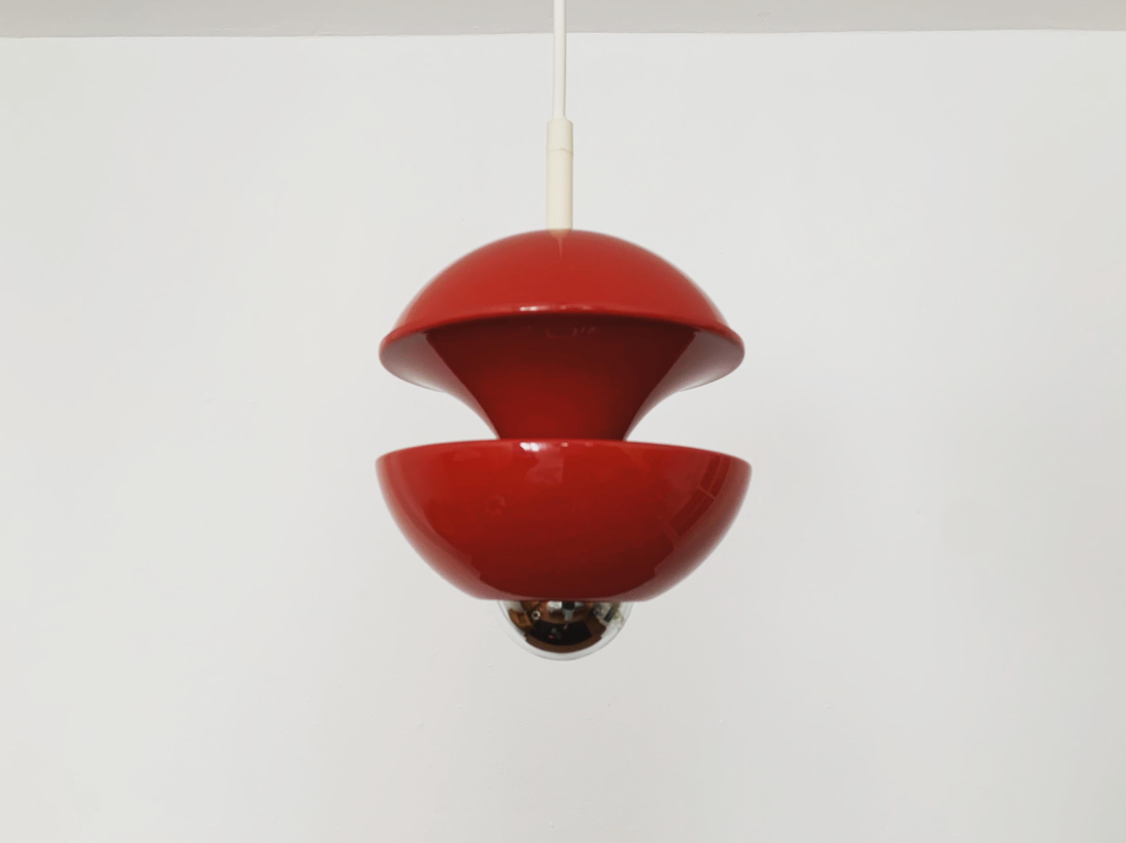 Lampada a sospensione molto bella e rara di Klaus Hempel per Emperor.

La lampada colpisce per l'ottimo design e per l'effetto di illuminazione indiretta ma efficace.

Design: Klaus Hempel
Produttore: Luci dell'imperatore

Con questo progetto, Klaus