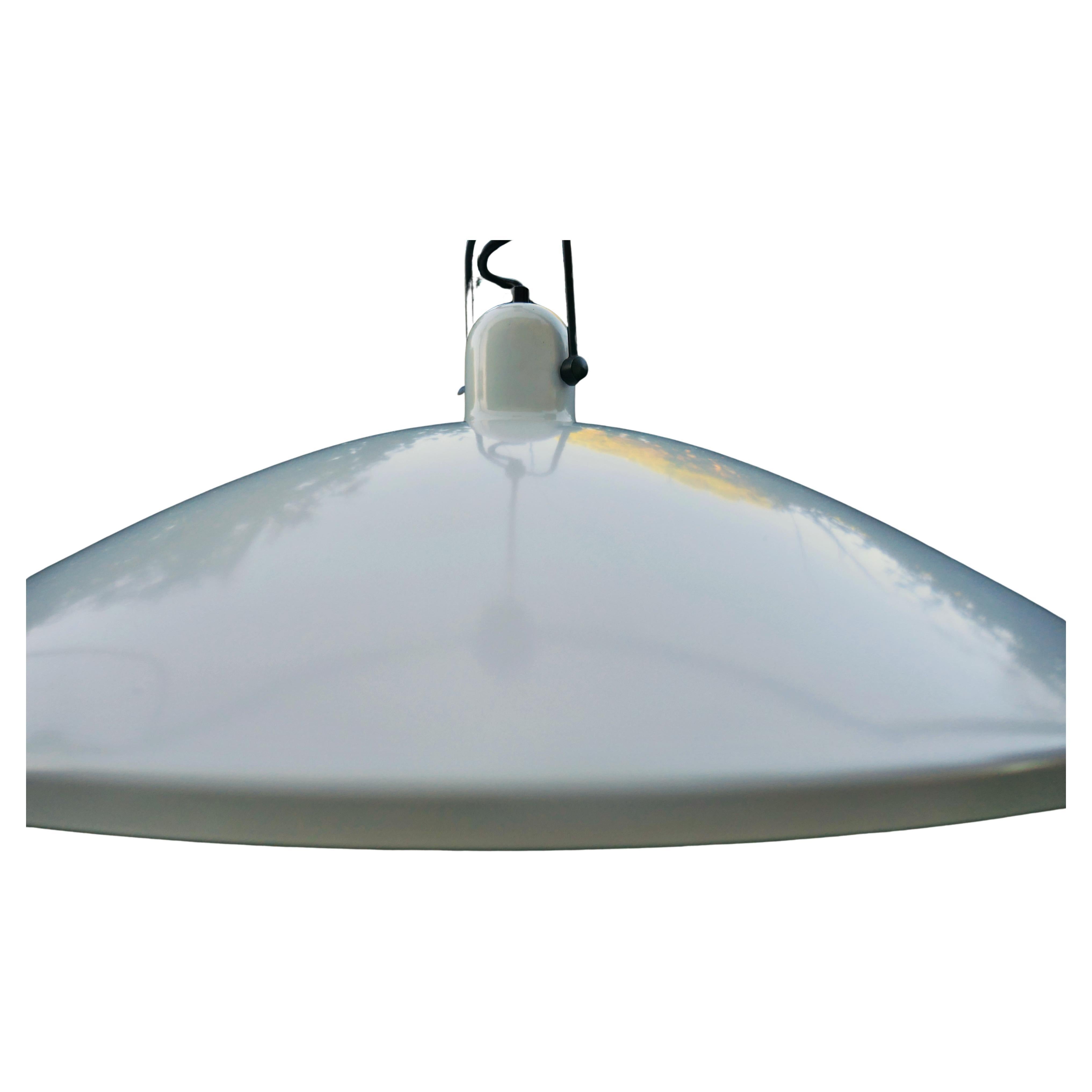 Pendant lamp by Martinelli, possibly design by Elio Martinelli
Good condition.
Thank you