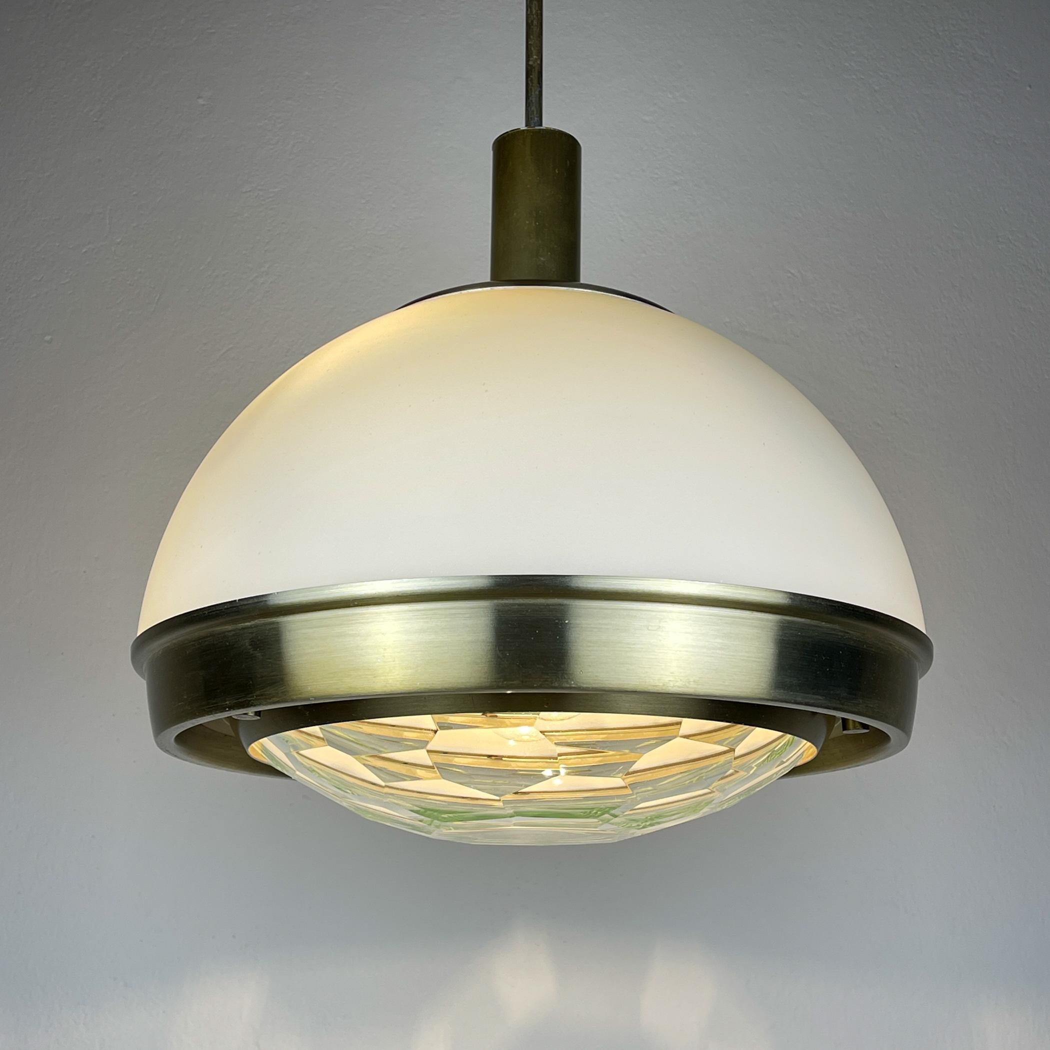 Beautiful designer pendant lamp made in Italy. Designed by Pia Guidetti Grippa in the 1960s and produced by LUMI Milano in the following years.
Pia Guidetti Crippa studied at the Brera Academy of Fine Arts in Milan and graduated in 1967. After that,