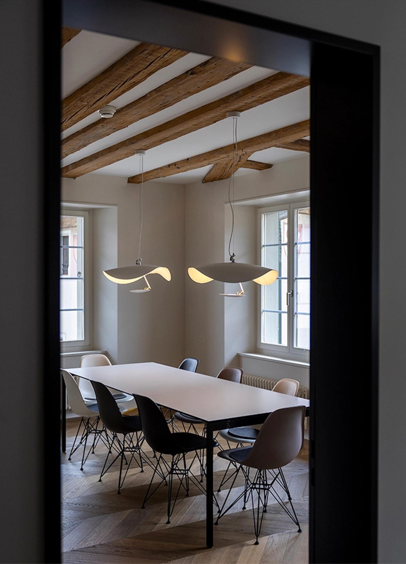 XXI secolo e contemporaneo Lampada a sospensione Smith & Smith Lederam Manta S1 - Paralume bianco/bianco in vendita