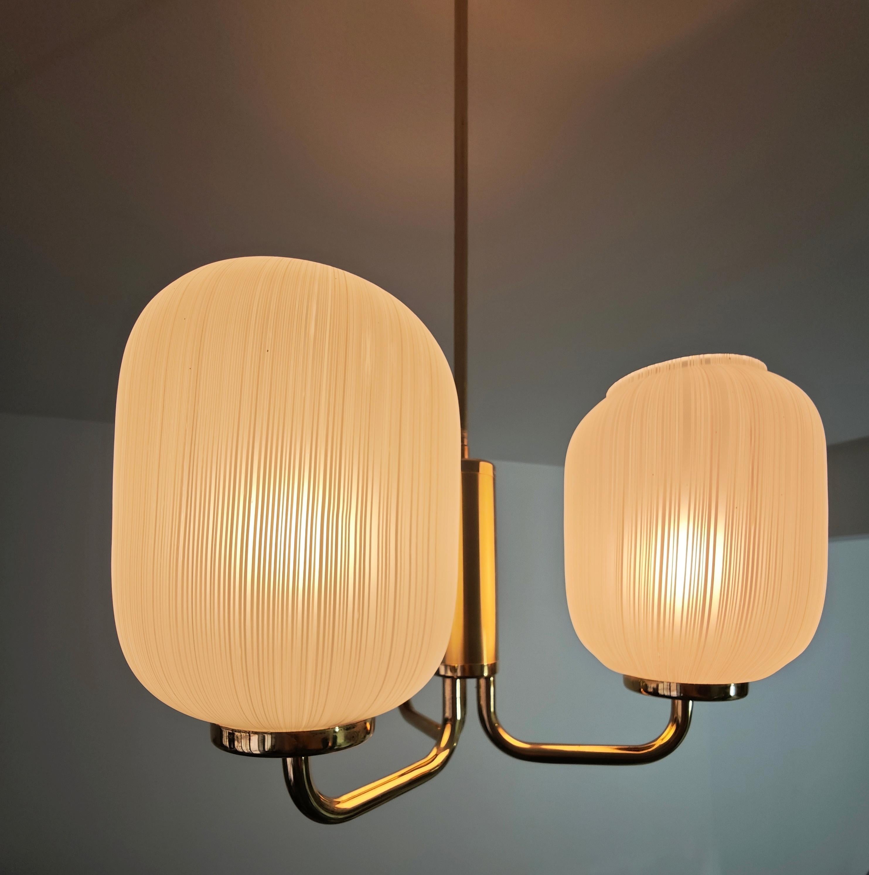 Lampada a sospensione in ottone dorato e vetro di Murano Mid-Century Modern Design Italia anni '70 in vendita 3