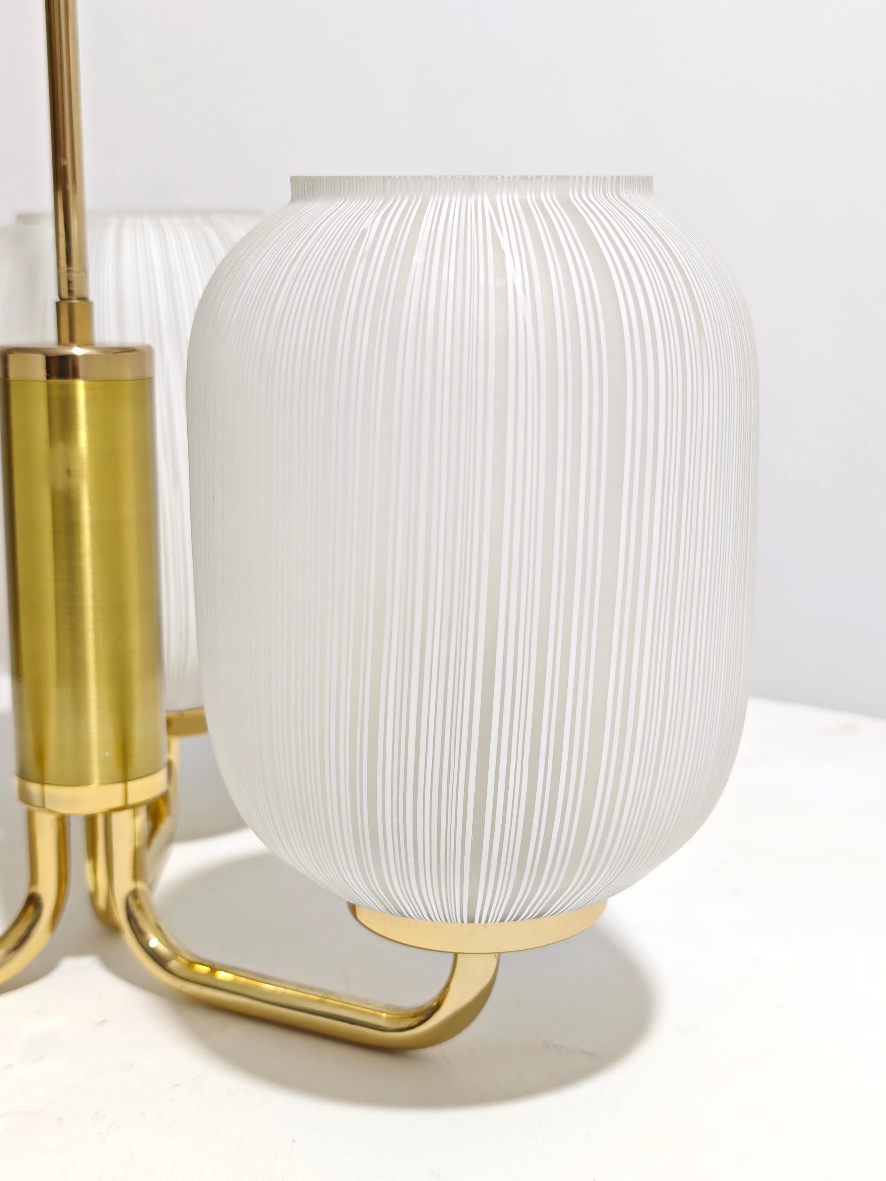 Mid-Century moderno Lampada a sospensione in ottone dorato e vetro di Murano Mid-Century Modern Design Italia anni '70 in vendita