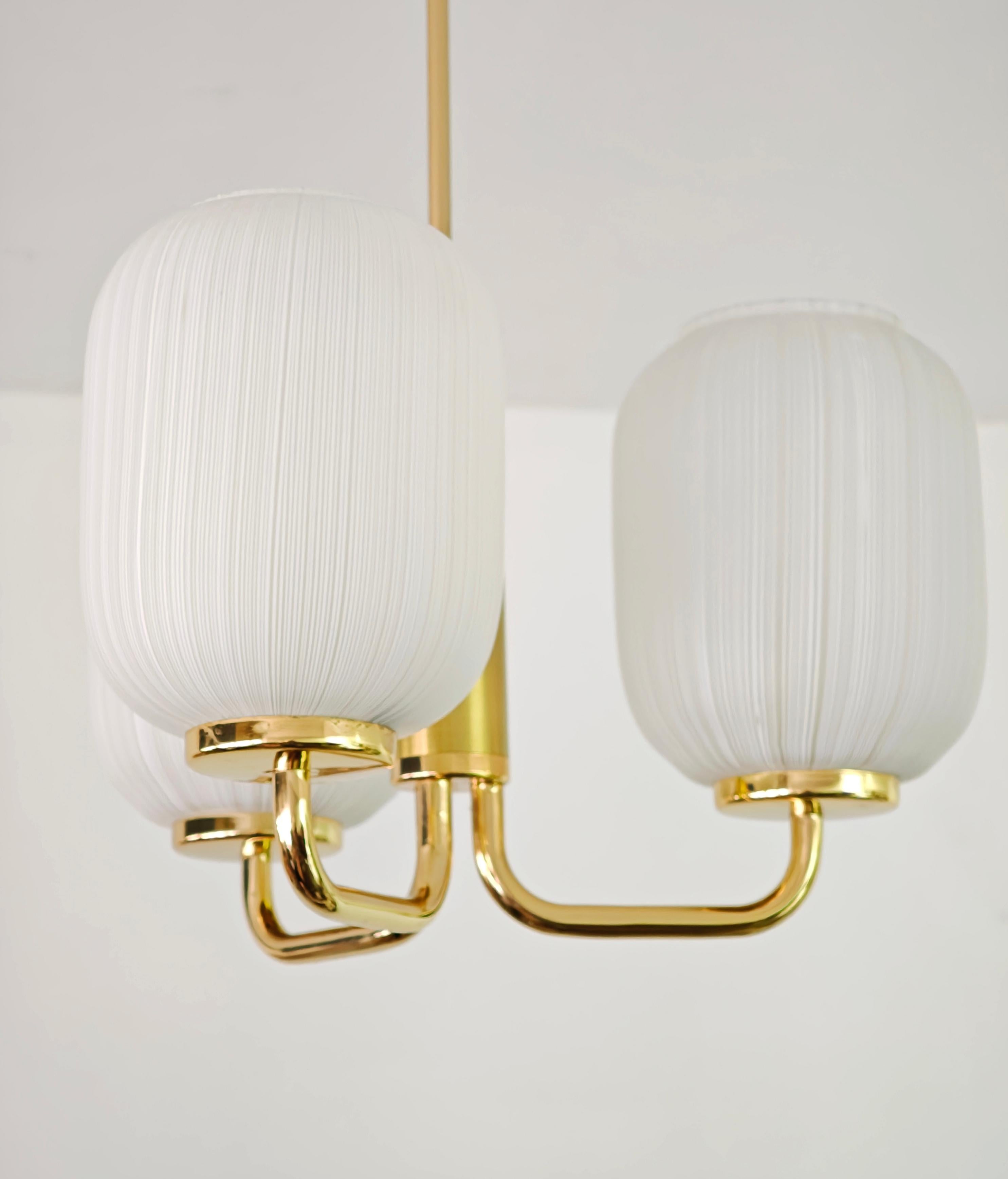 XX secolo Lampada a sospensione in ottone dorato e vetro di Murano Mid-Century Modern Design Italia anni '70 in vendita