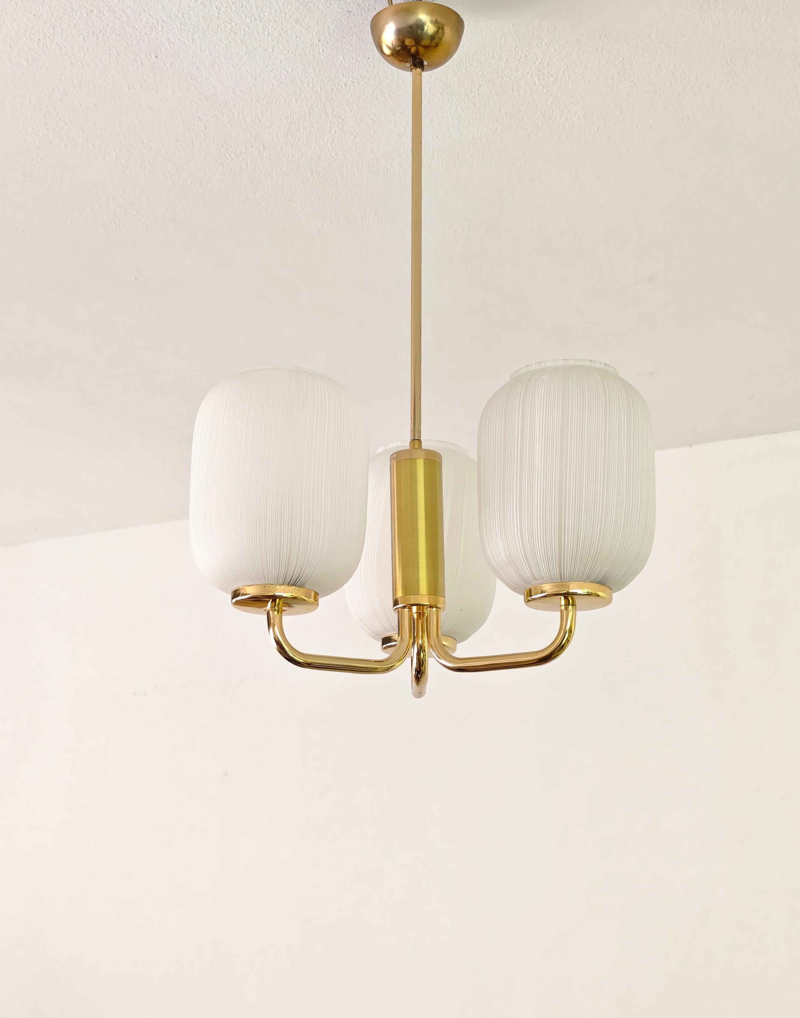 Lampada a sospensione in ottone dorato e vetro di Murano Mid-Century Modern Design Italia anni '70 in vendita 1