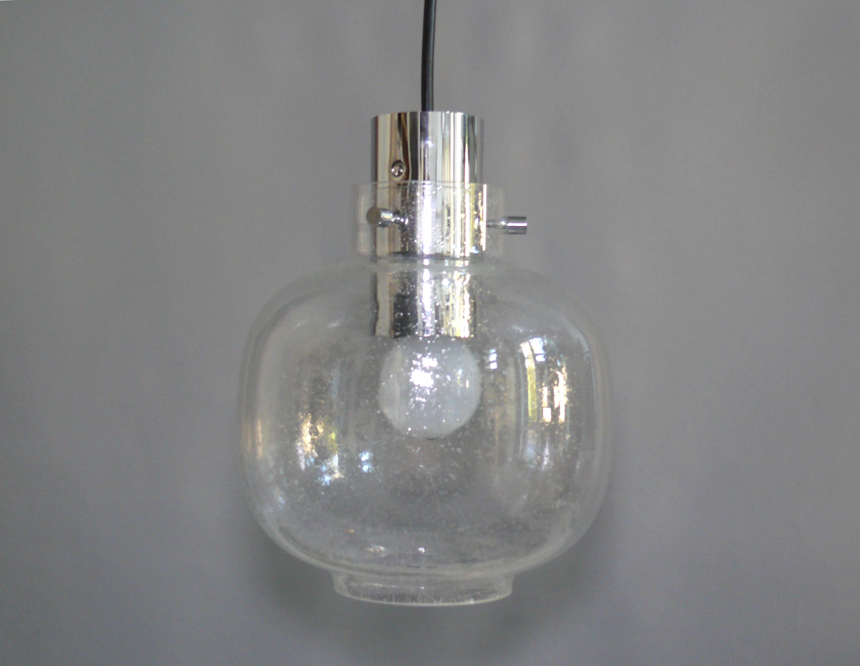Mid-Century moderno Lampada a sospensione - Vetro-cromo, realizzata da Glashütte Limburg, anni '70 in vendita
