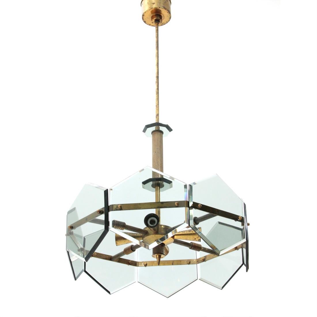 Chandelier produced by Gino Paroldo of Milan in the 1960s.
Brass structure.
Smoked glass diffusers of hexagonal shape with bevelled edges.
Good general conditions, some signs due to normal use over time.

Dimensions: Diameter 45 cm, height 85