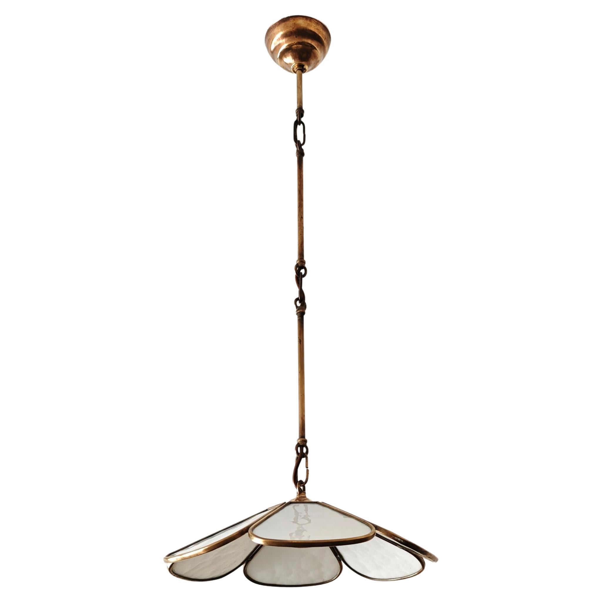 Lampada a sospensione in ottone e vetro bianco Design Moderno del Mid-Century Italia 1960s