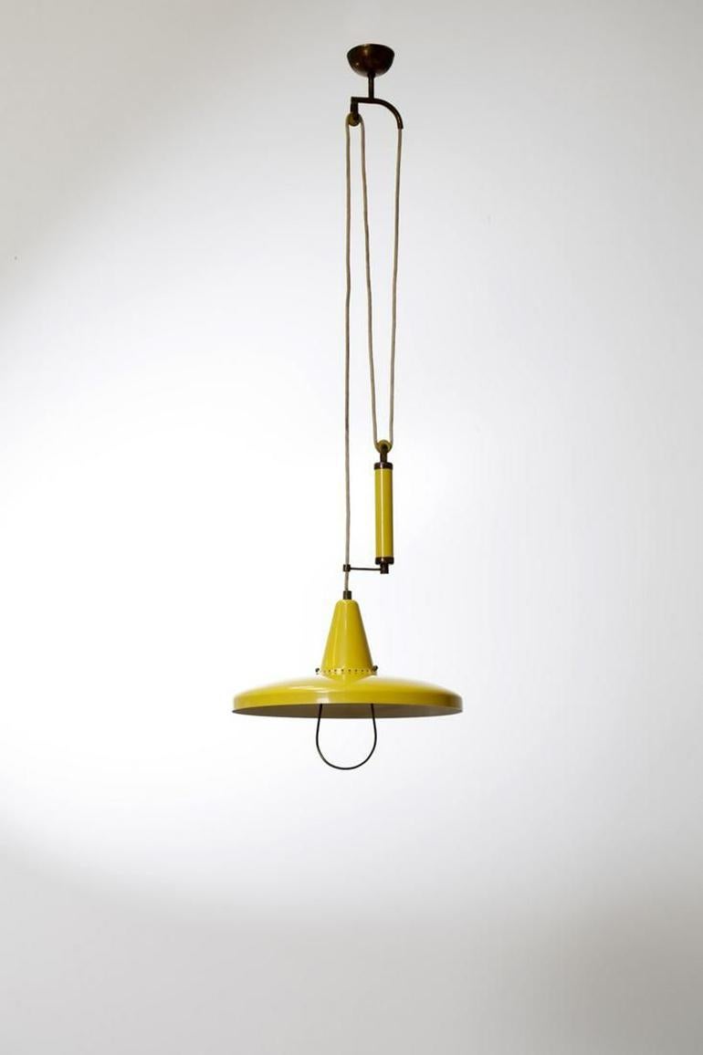 Counterbalance pendant lamp in Enamel & Brass attributed to Angelo Lelii, Italy, 1950's

Cheerful bright yellow adjustable pendant fixture in lacquered aluminum and brass with yellow and white diffuser + yellow counterweight. Counterweight