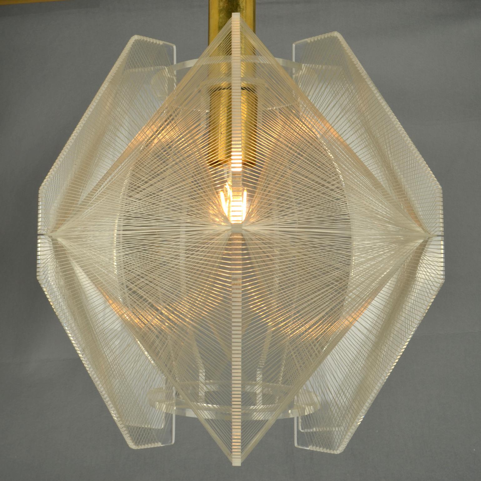 Pendant Lamp in Lucite, Wire and Brass, 1970's For Sale 5